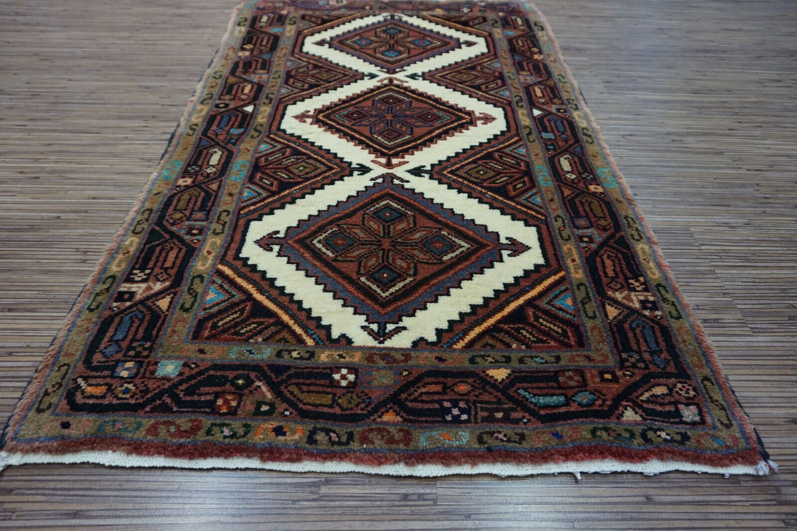 Good condition highlighted in a close-up view of the Hamadan Rug