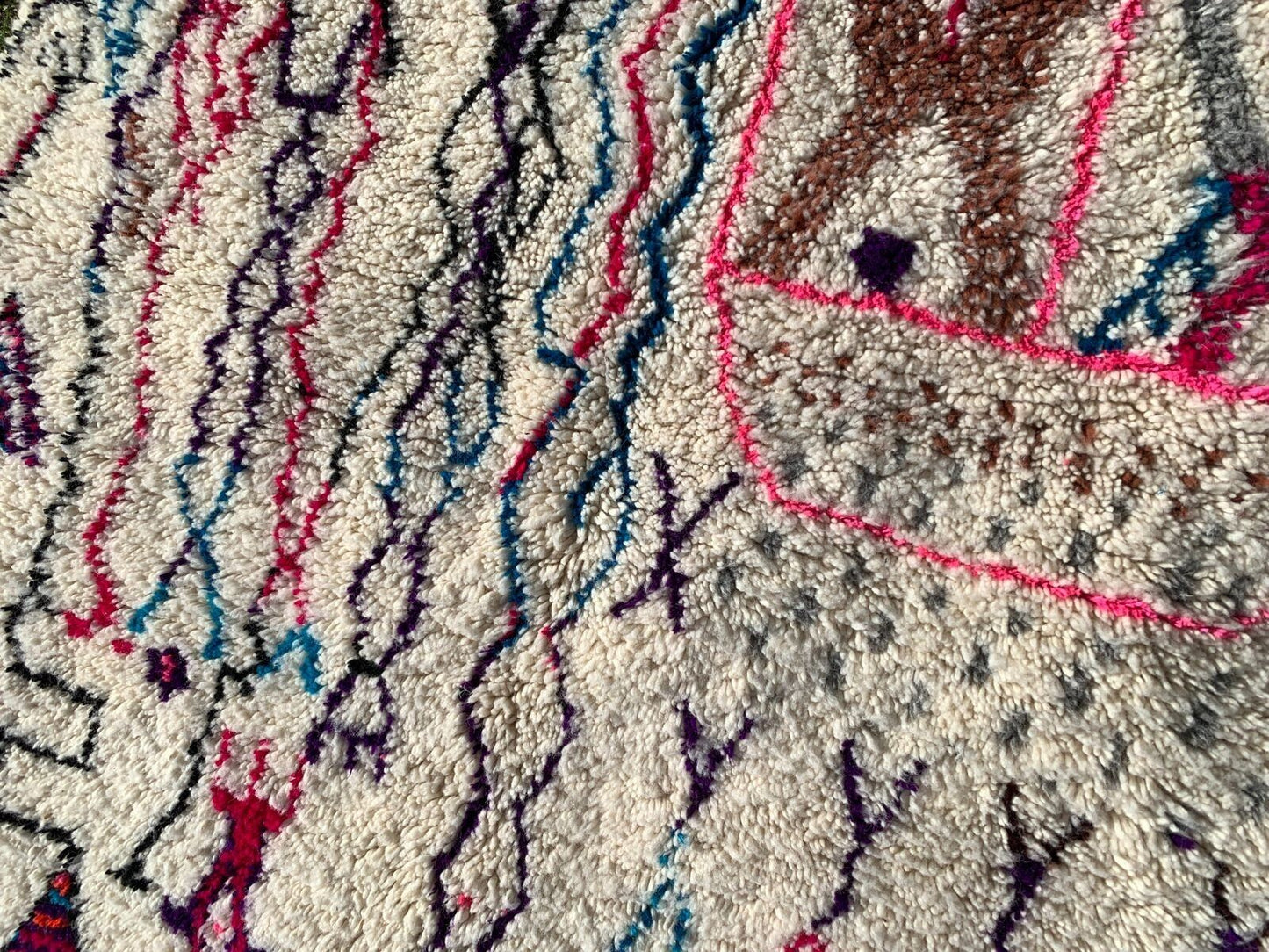 Side angle view of the rug, emphasizing its size and modern spirit