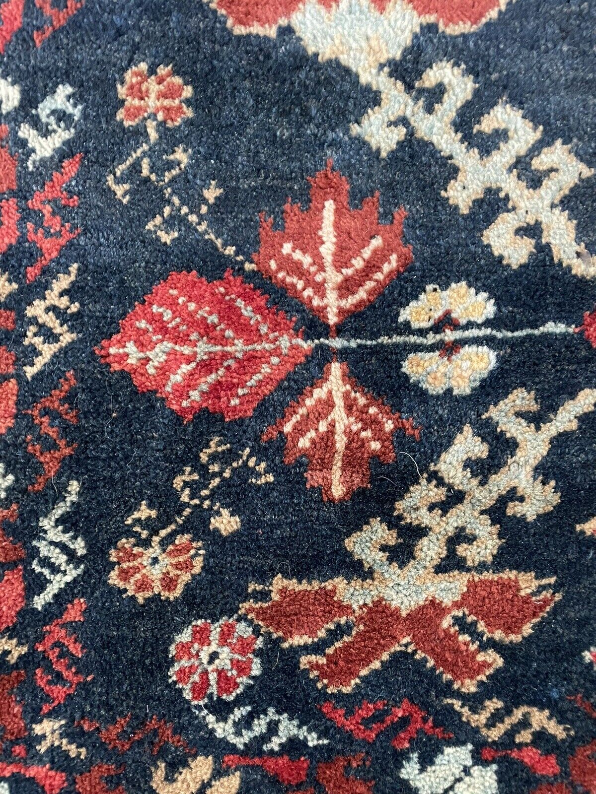 Close-up of clean lines on Handmade Vintage Persian Hamadan Salt Bag - Detailed view emphasizing the well-defined edges and clean lines of the salt bag, indicating its good condition.