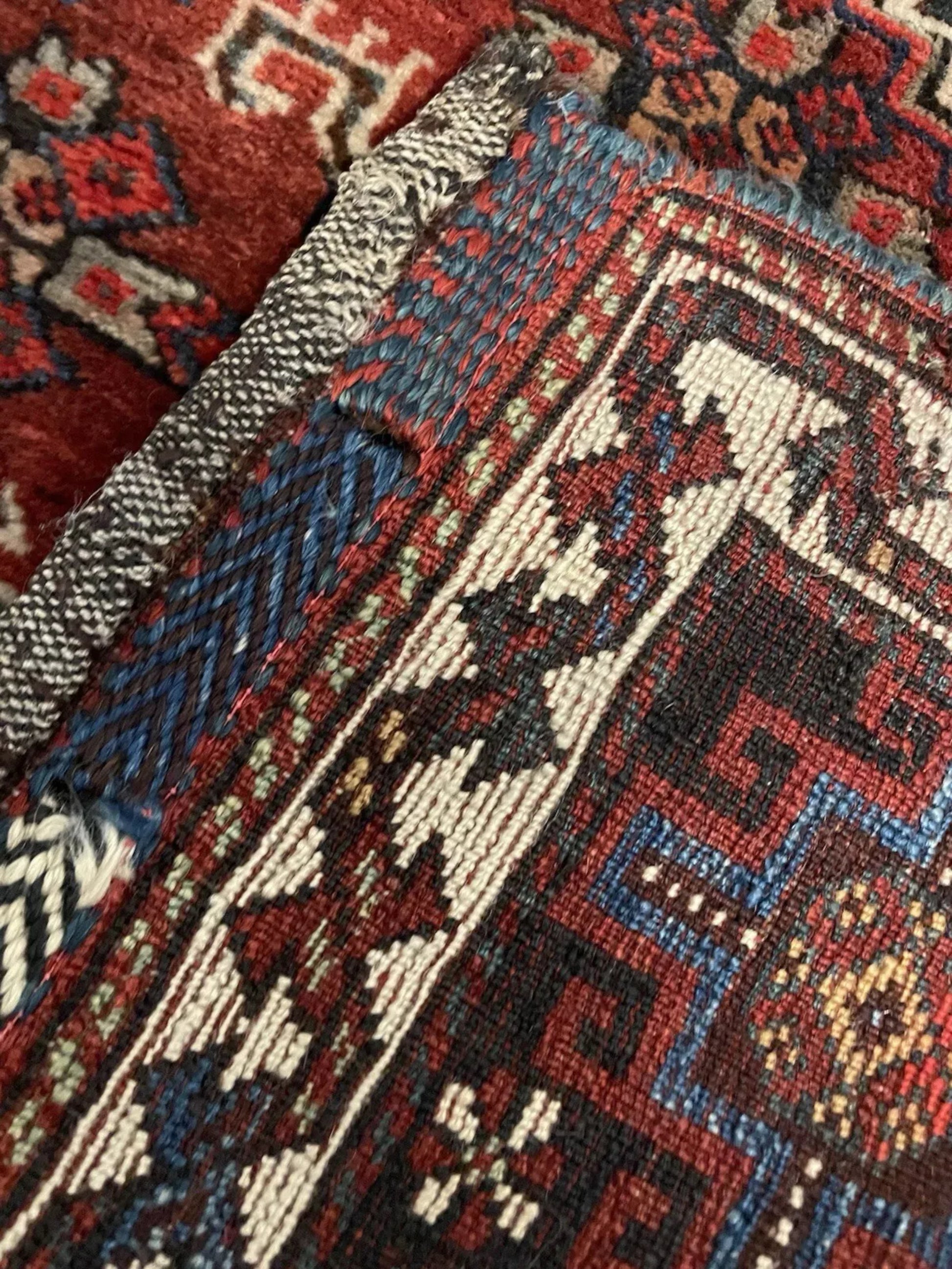 Tribal symbols characteristic of Qashqai weaving

