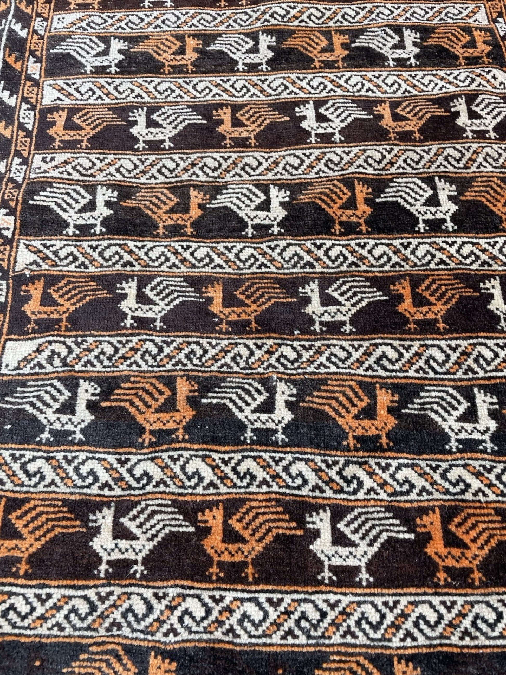 Color contrast between red field and dark motifs

