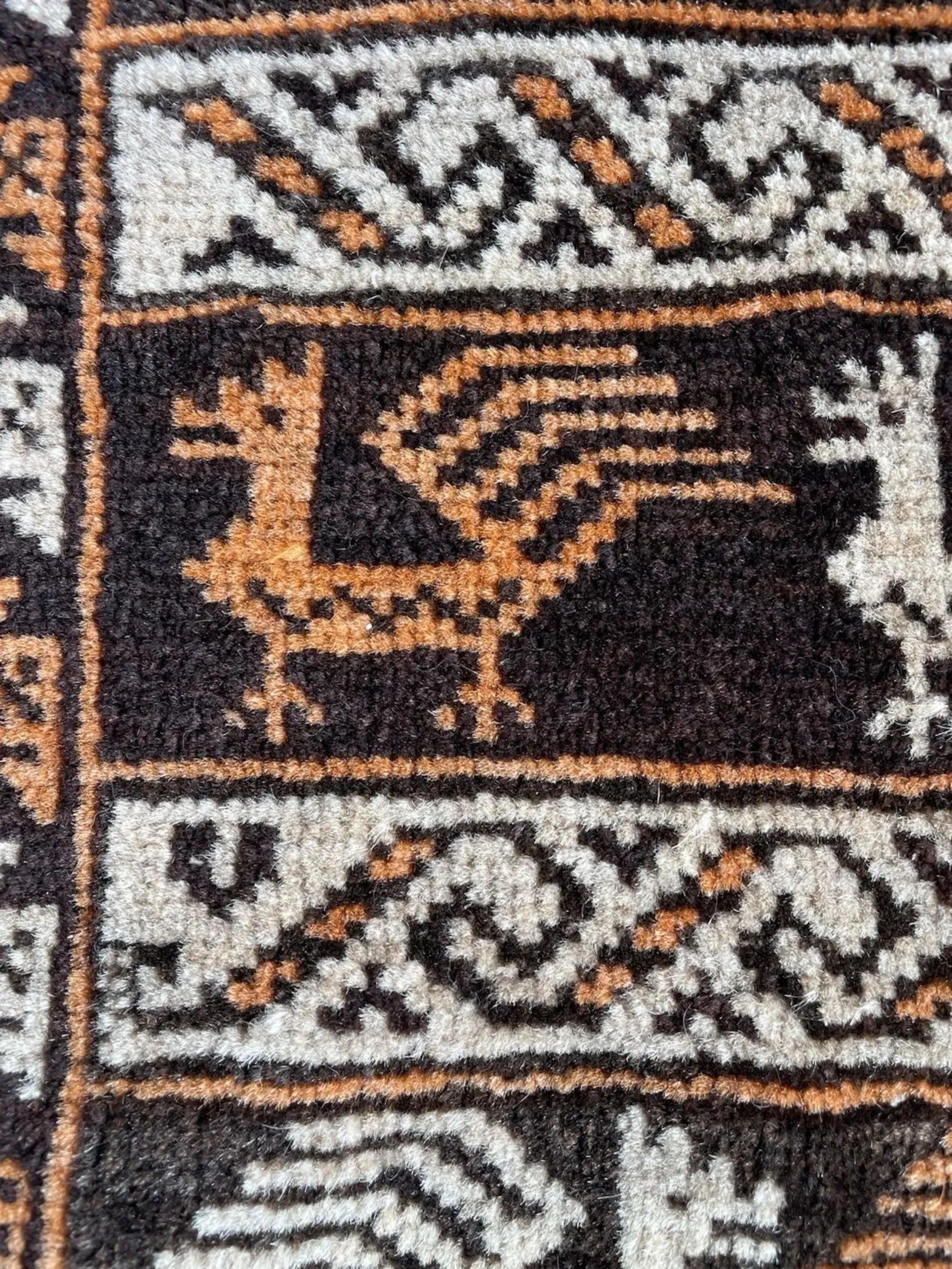 Navy blue and rust tones in border design

