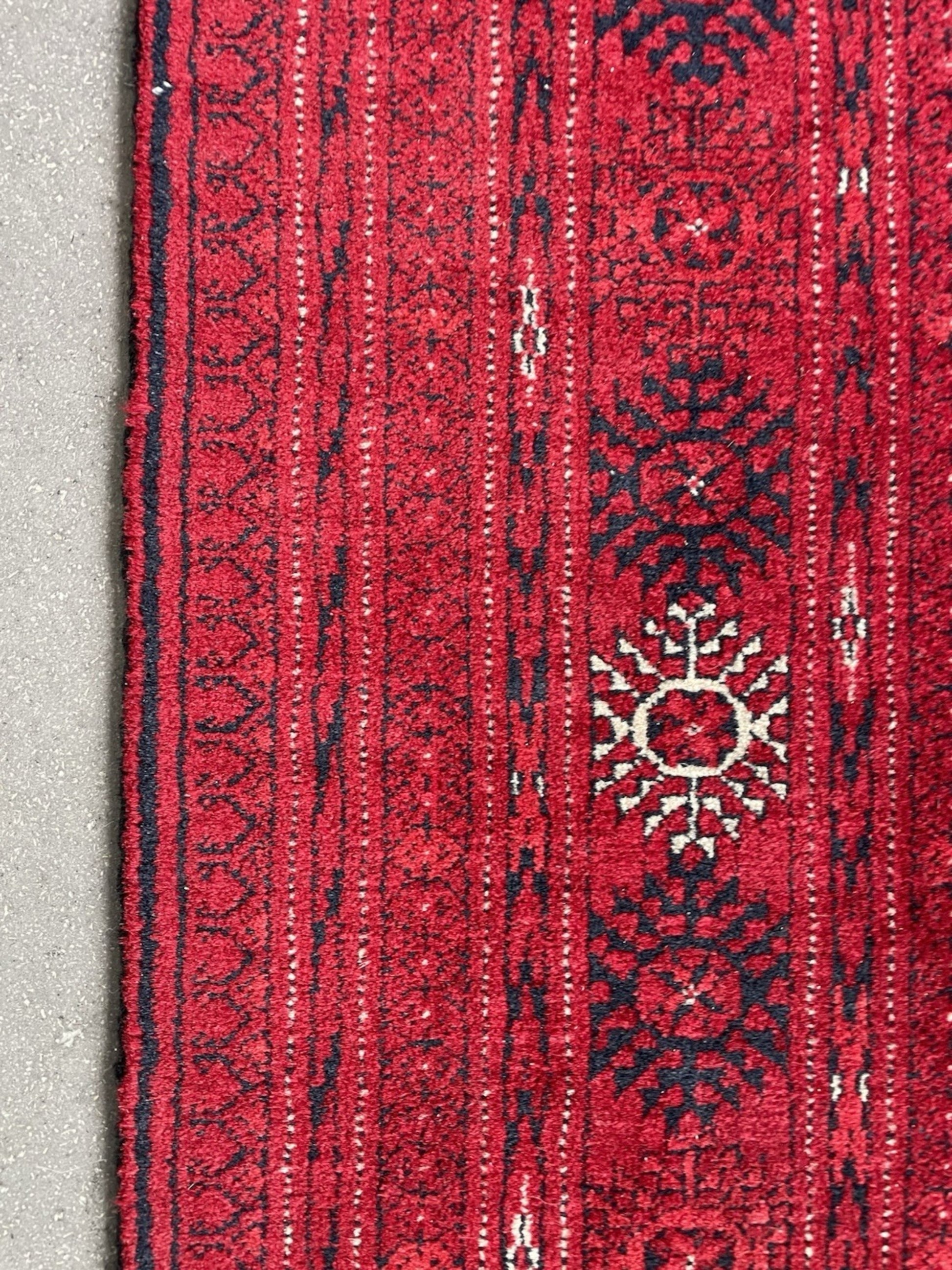 Hand-spun wool construction details

