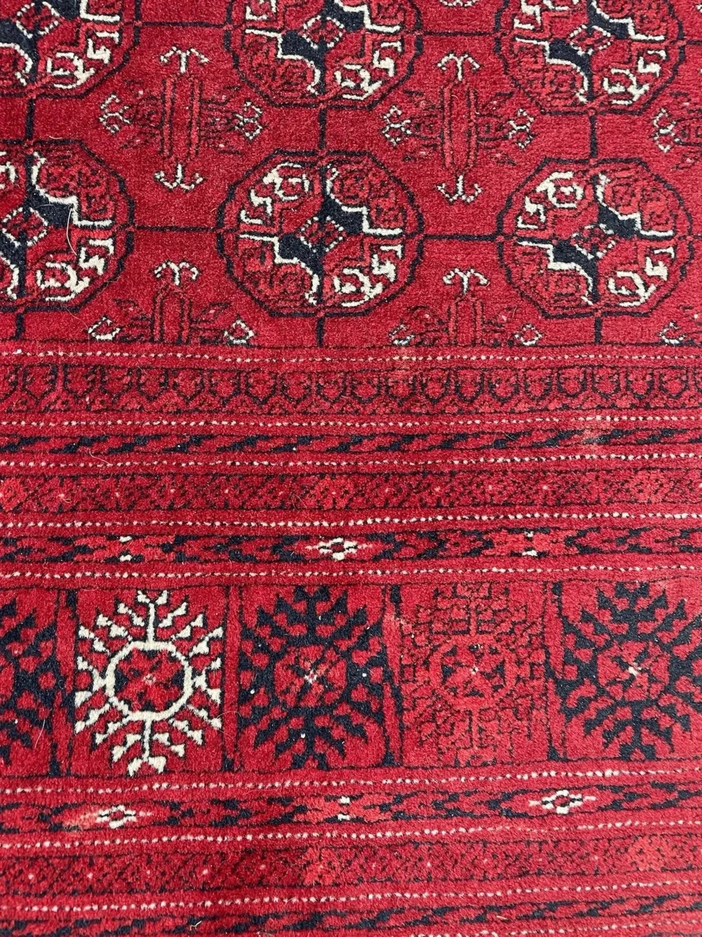 Color contrast between red field and dark motifs

