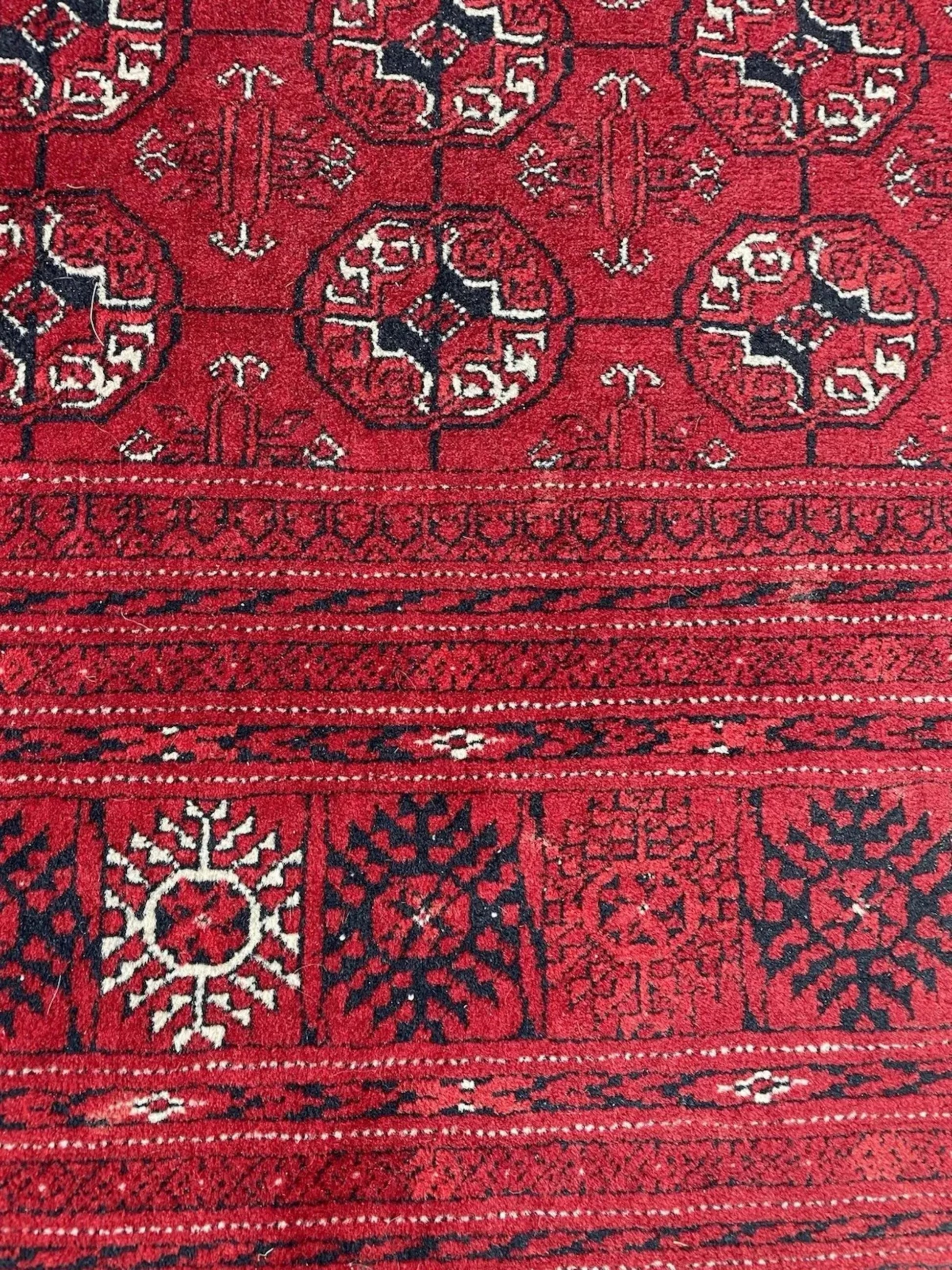 Color contrast between red field and dark motifs

