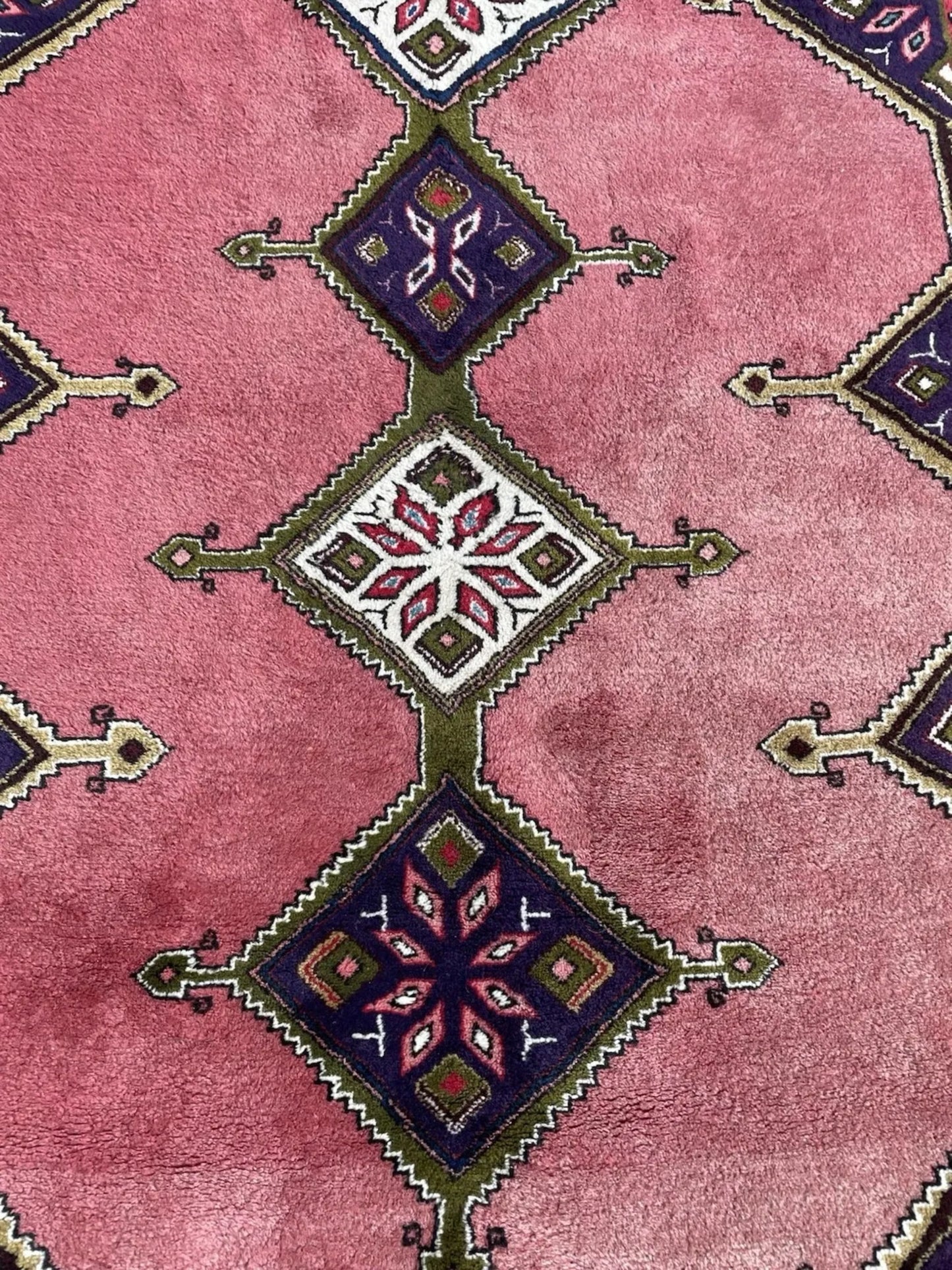 Close-up of intricate medallion interior patterns

