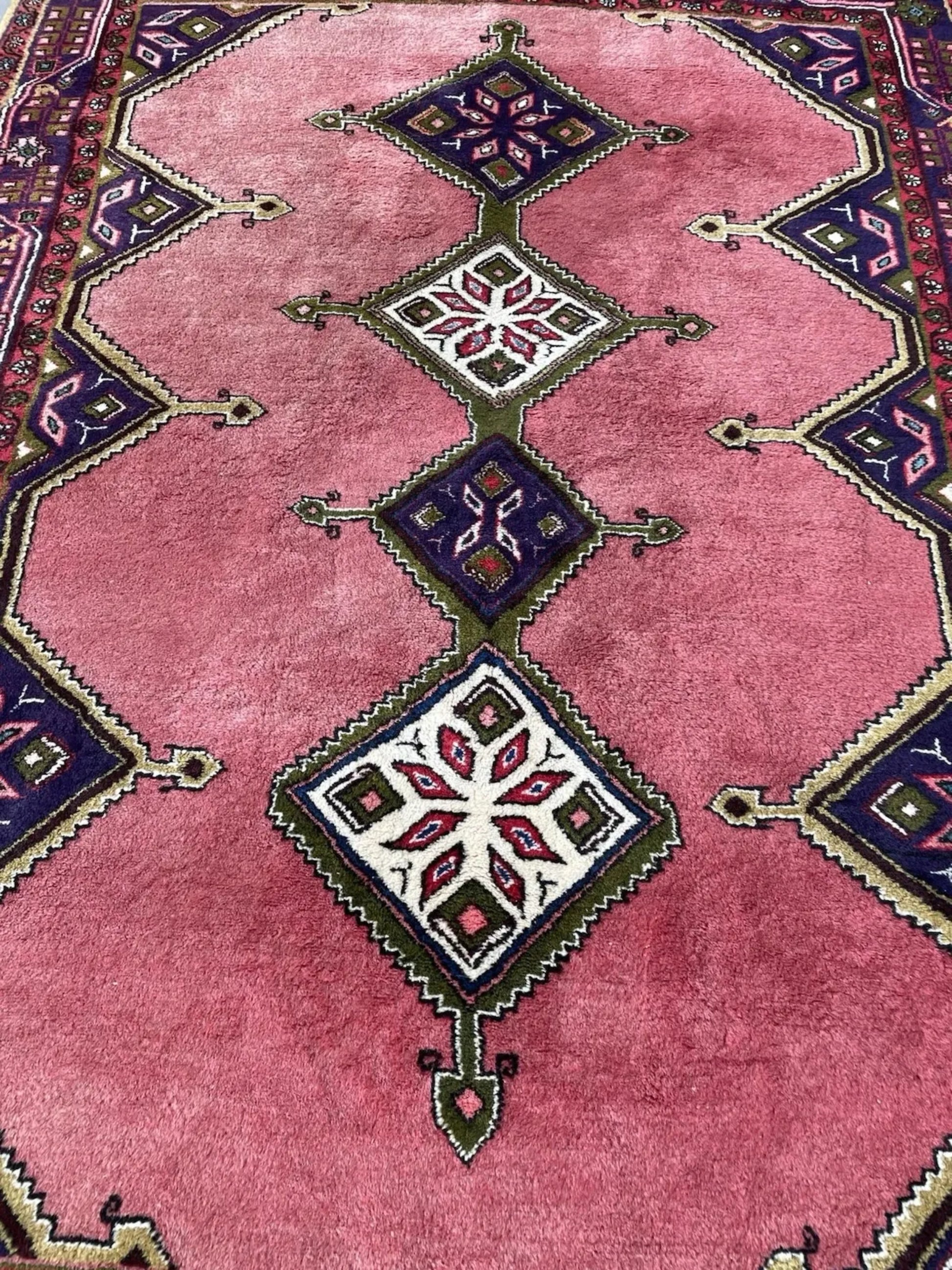 Crimson border with reciprocal design details

