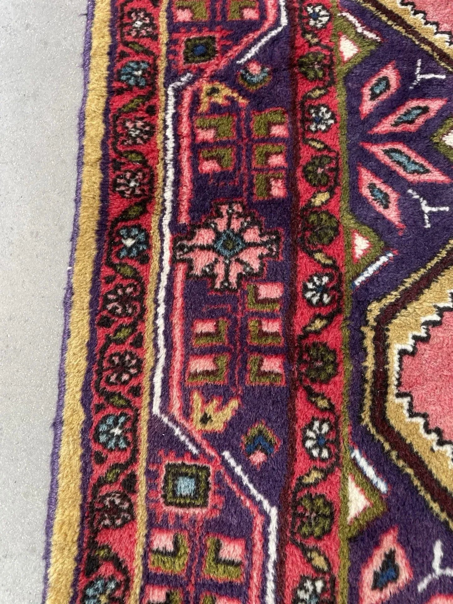 Full rug view showing balanced room-size composition


