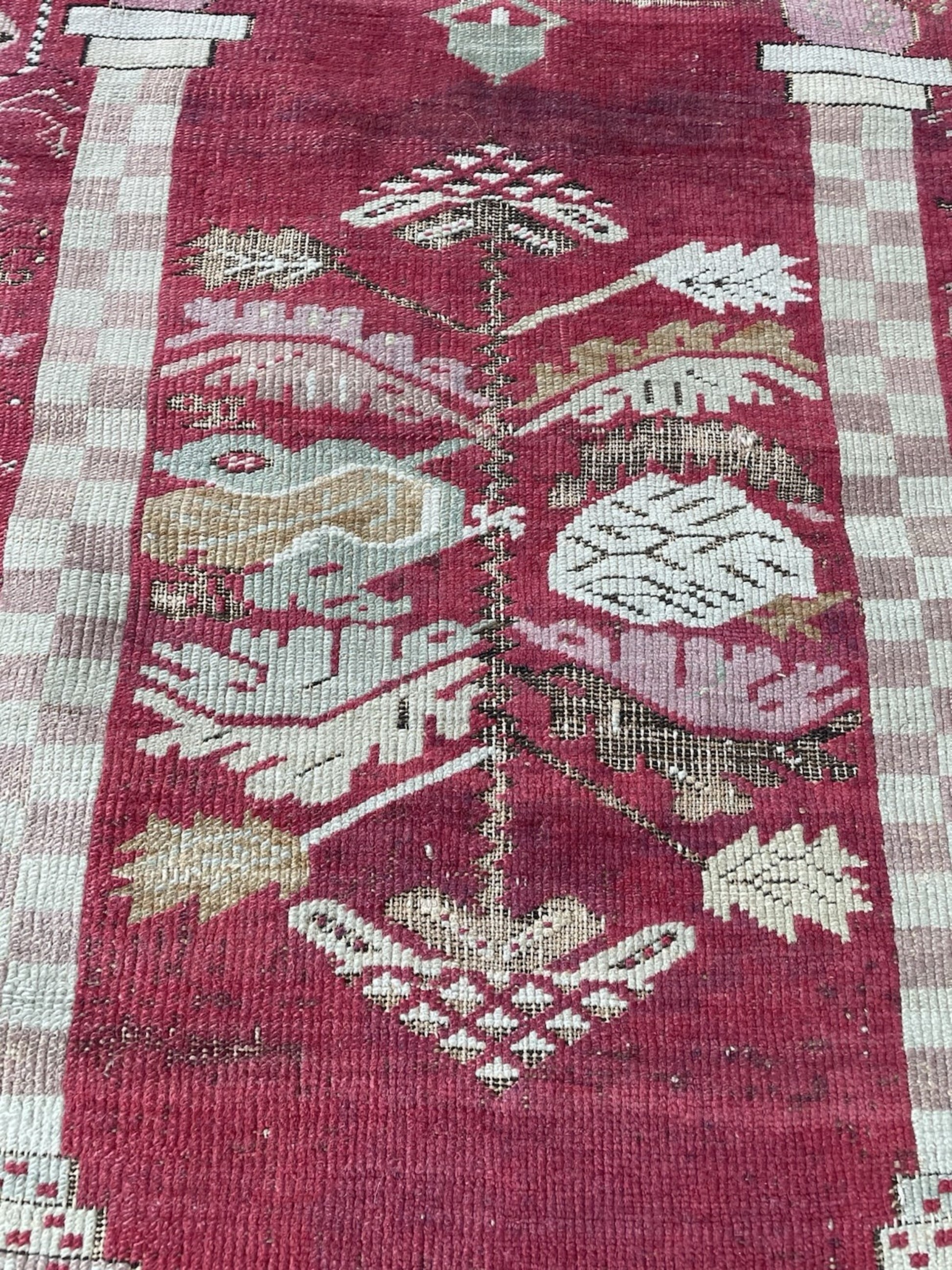 Overall presentation of this 19th century weaving

