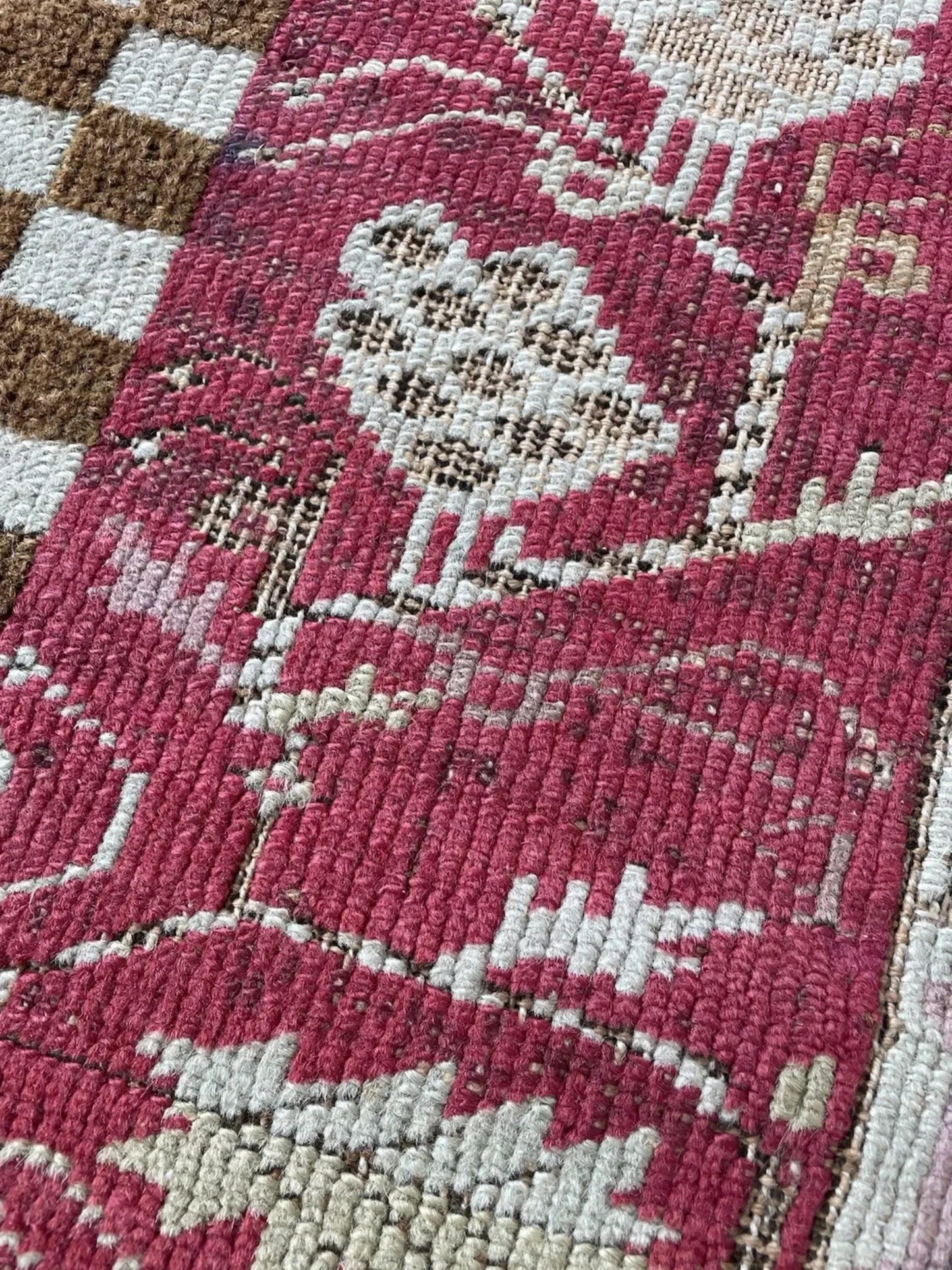 Full rug view showing balanced prayer composition

