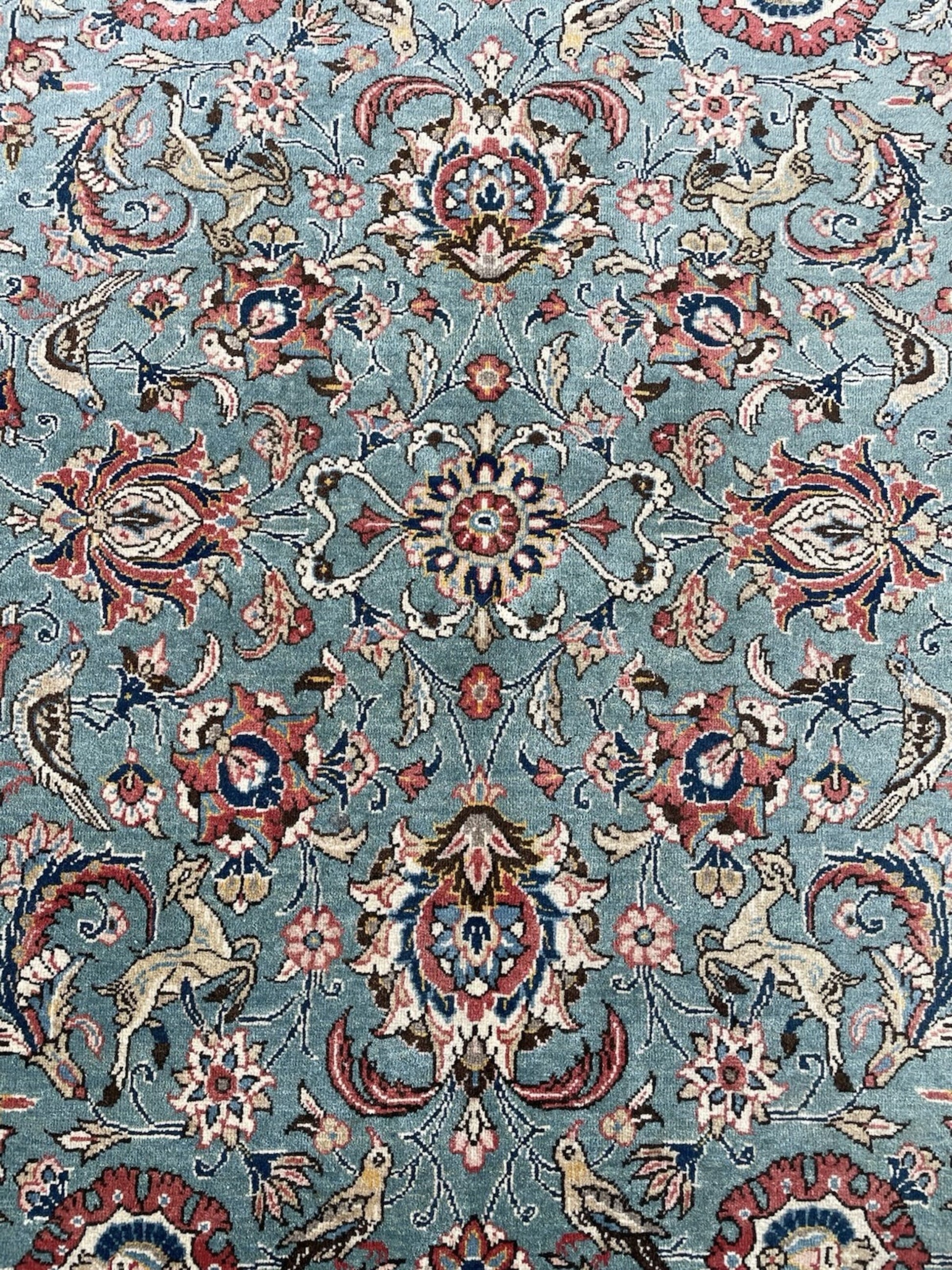 Color contrast between aqua field and dark motifs

