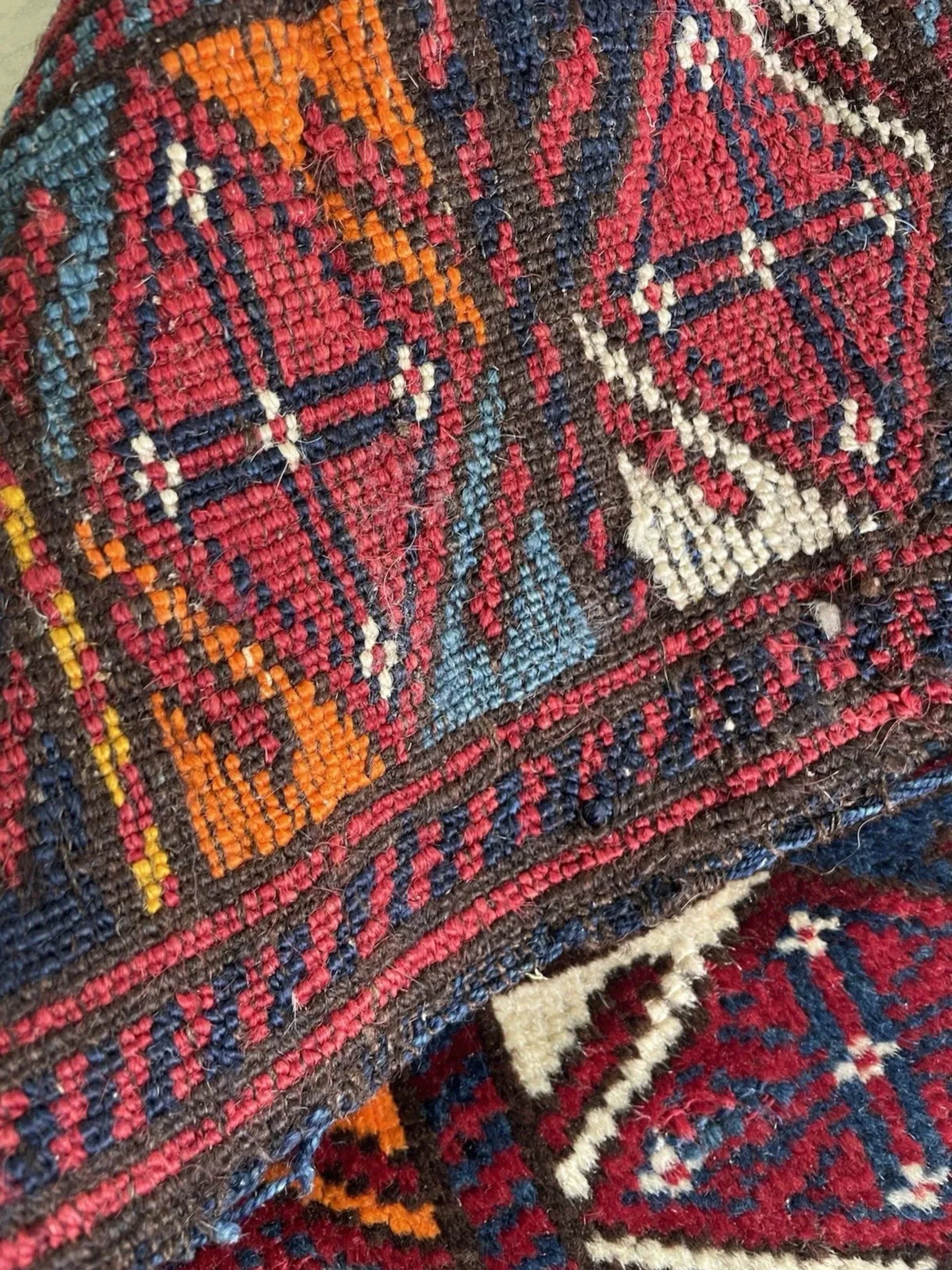 Full textile view showing balanced composition

