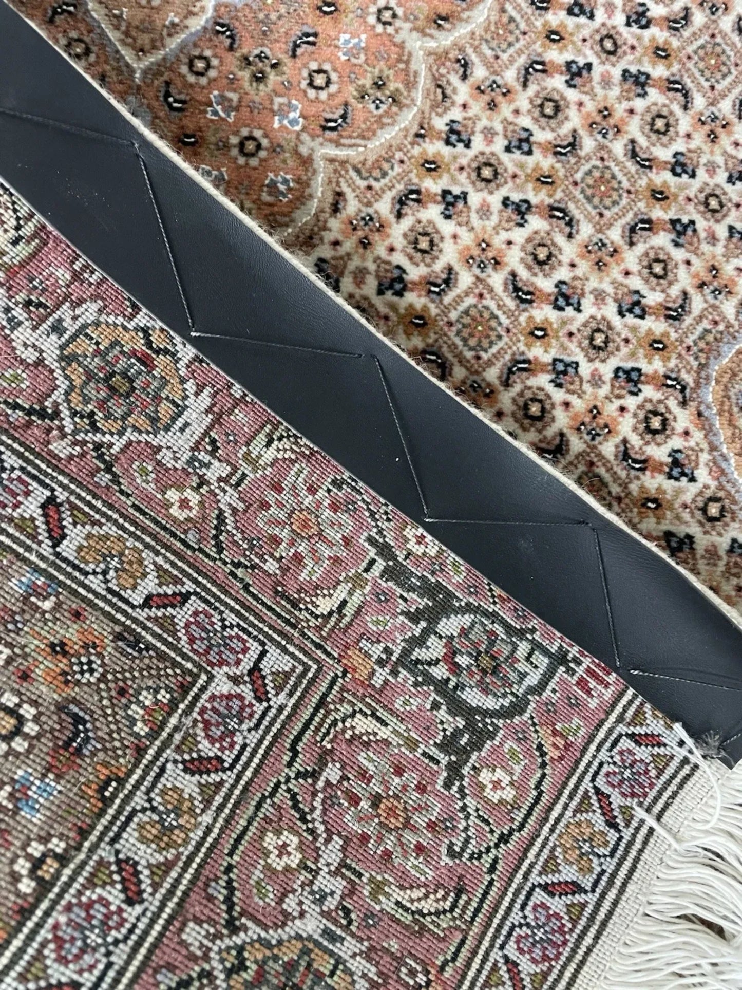 Close-up of 50 raj knot density and silk highlights

