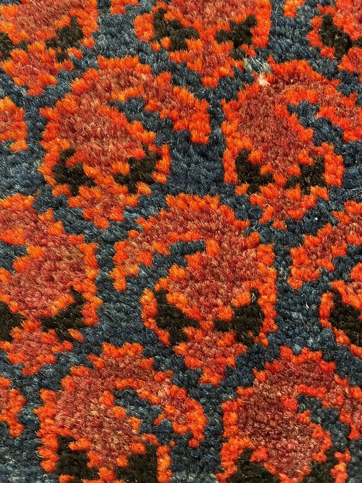 Fringe Detail: A close-up of the decorative fringe on the Shiraz bagface (1900s).