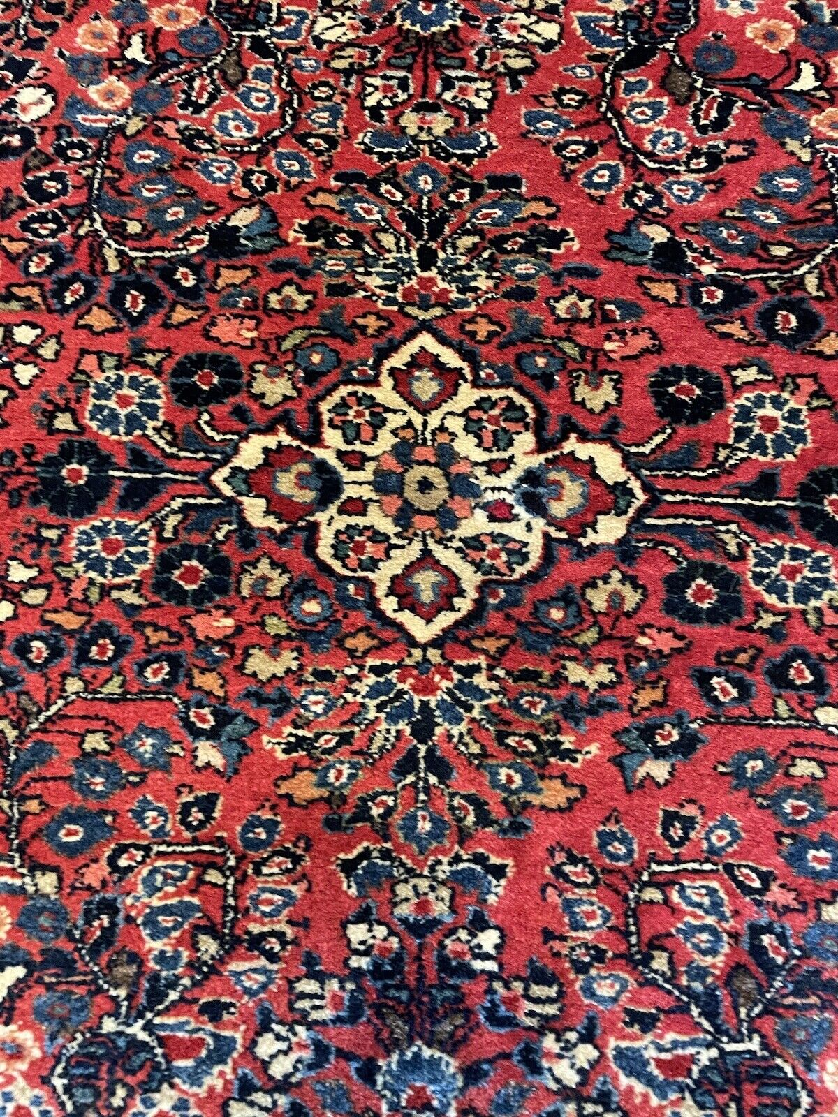 Vintage Sarouk Rug – 1920s Persian Design
