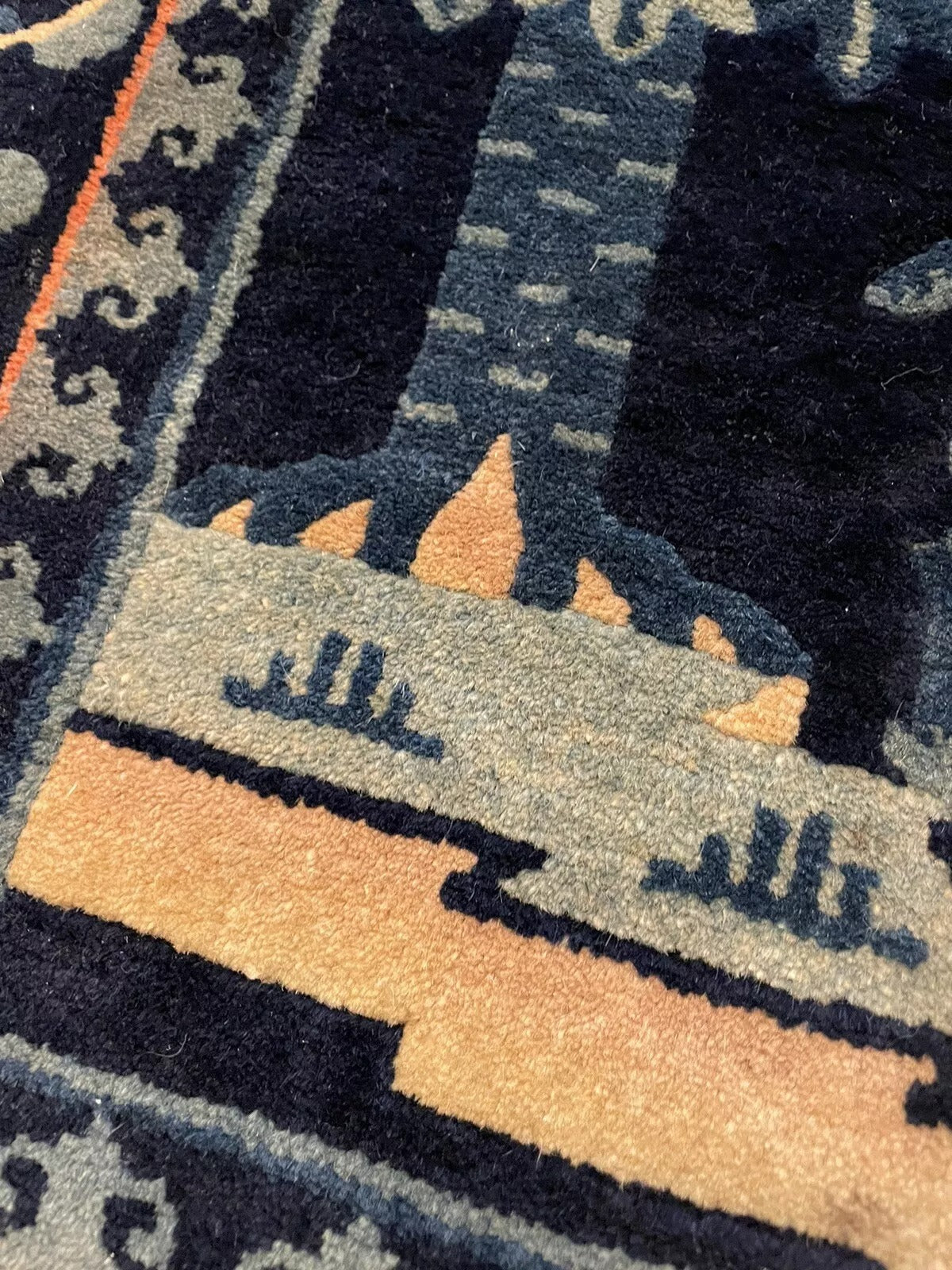 Fine-woven wool rug from the early 20th century, still in great condition
