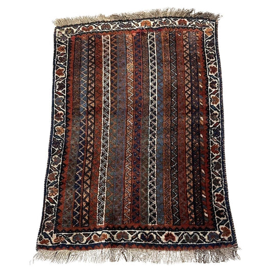 Handmade antique Persian Shiraz wool rug from the 1880s
