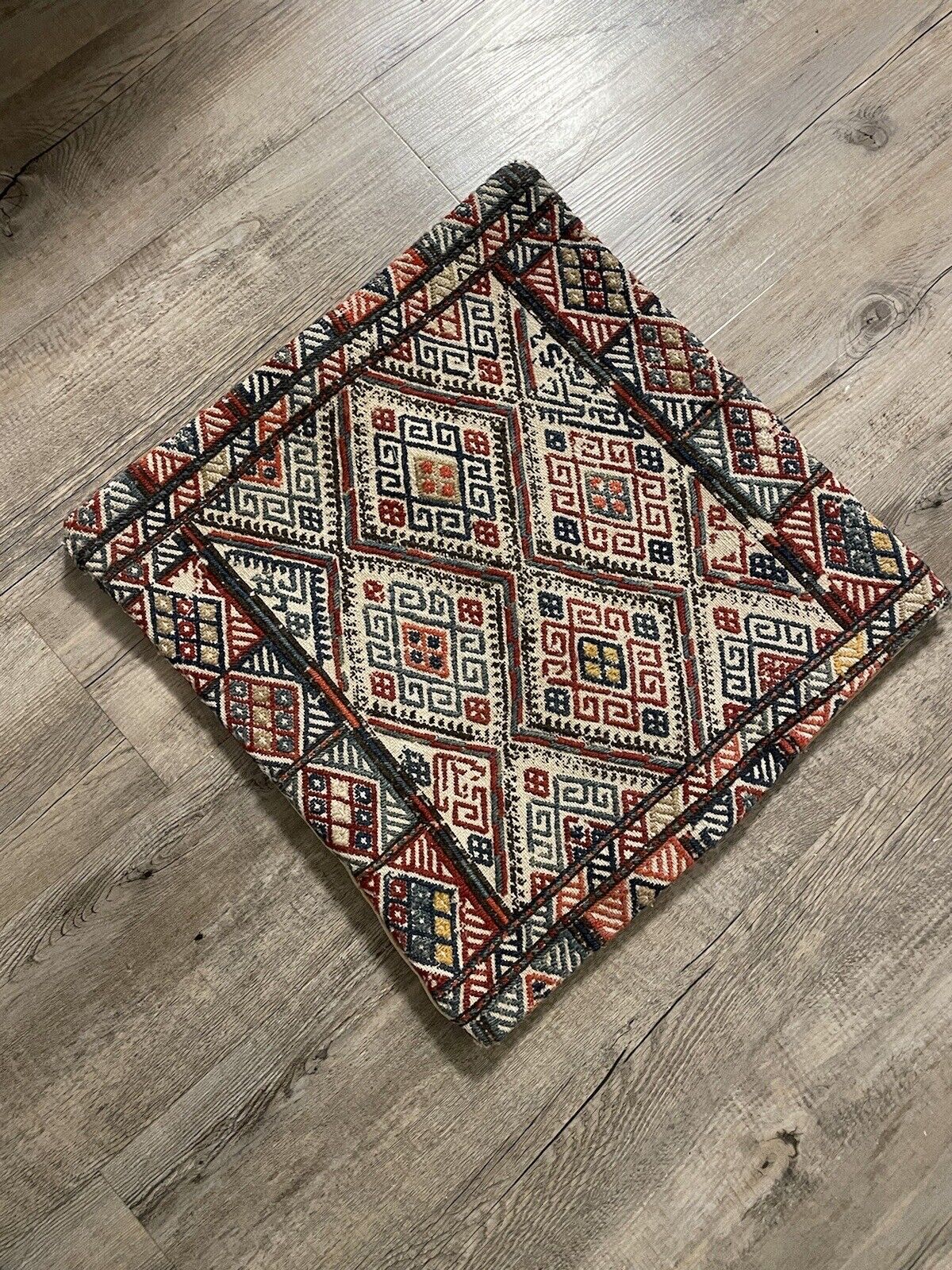 Geometric patterned antique Sumak bag with vibrant colors
