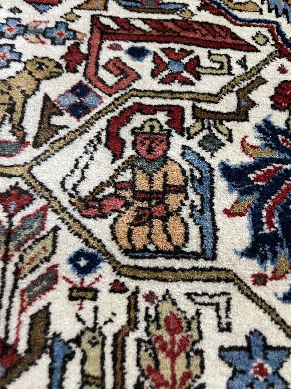 Grand Persian wool rug for luxury home interiors
