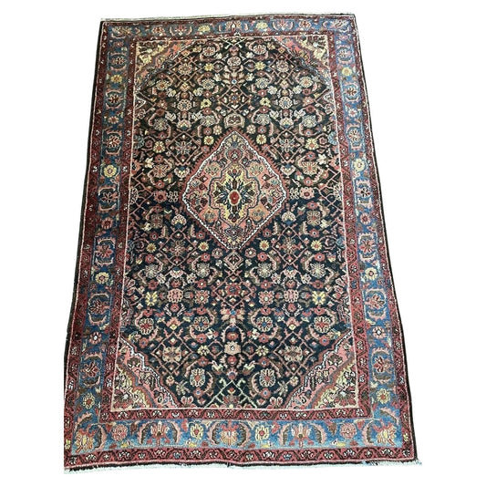 Handmade antique Persian Bidjar wool rug from the 1920s
