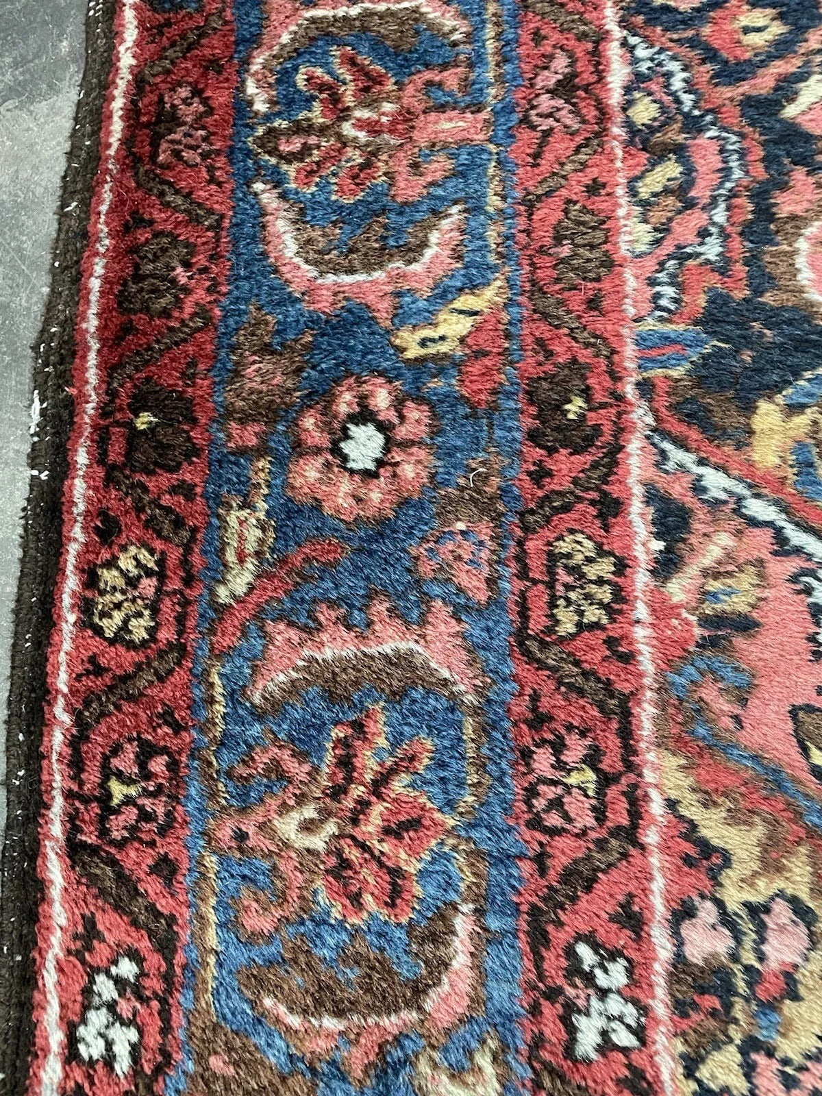 High-quality Persian Bidjar rug with vibrant, well-preserved dyes
