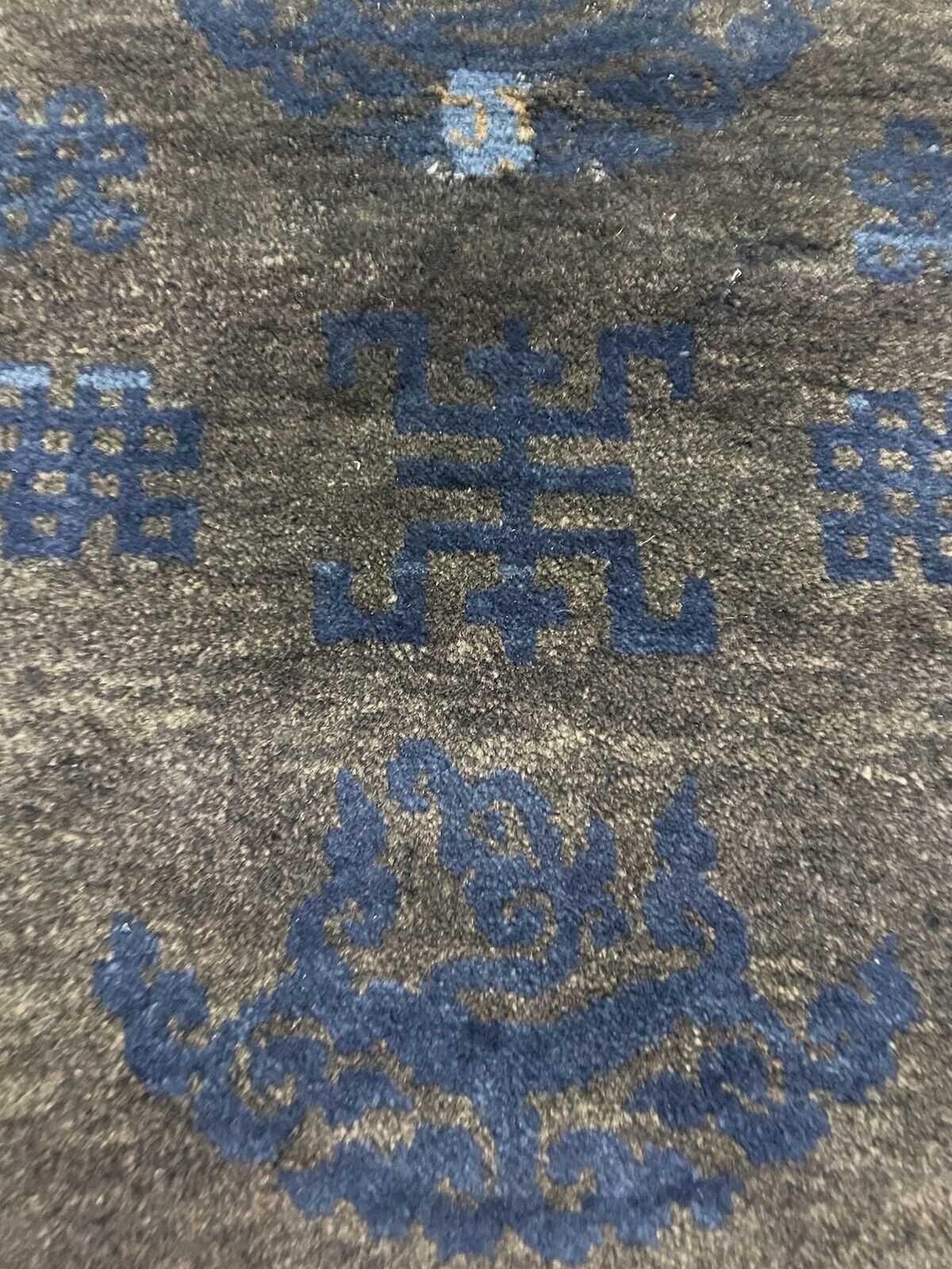 1900s Peking wool rug featuring traditional Chinese motifs.

