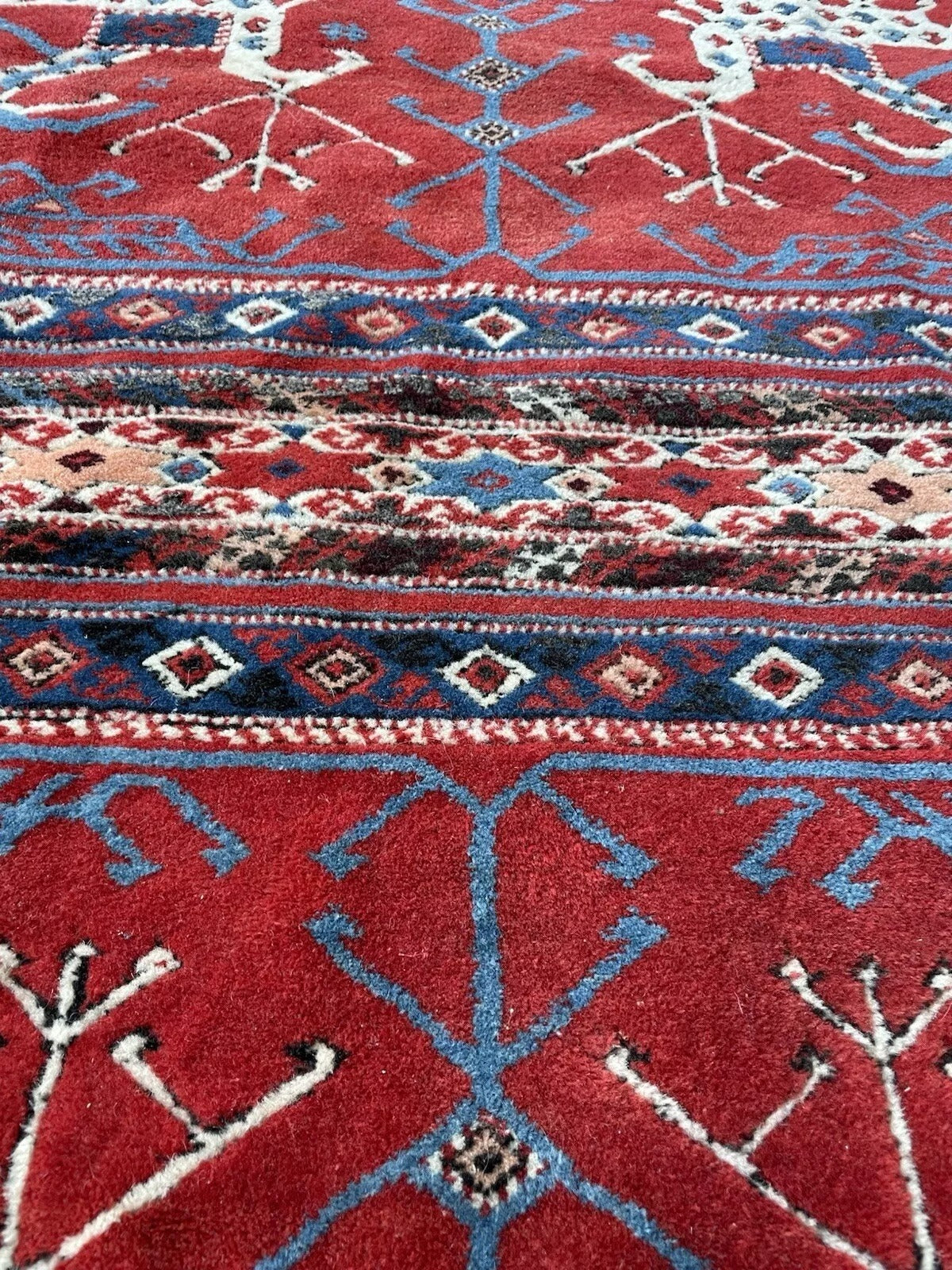 Nomadic Yörük rug showing symmetrical tribal pattern

