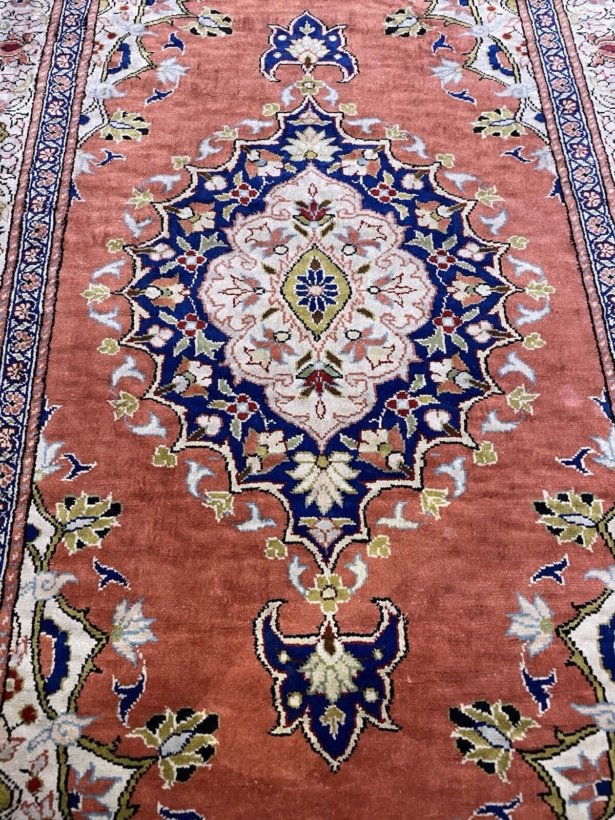 Subtle color shifts across silk pile

