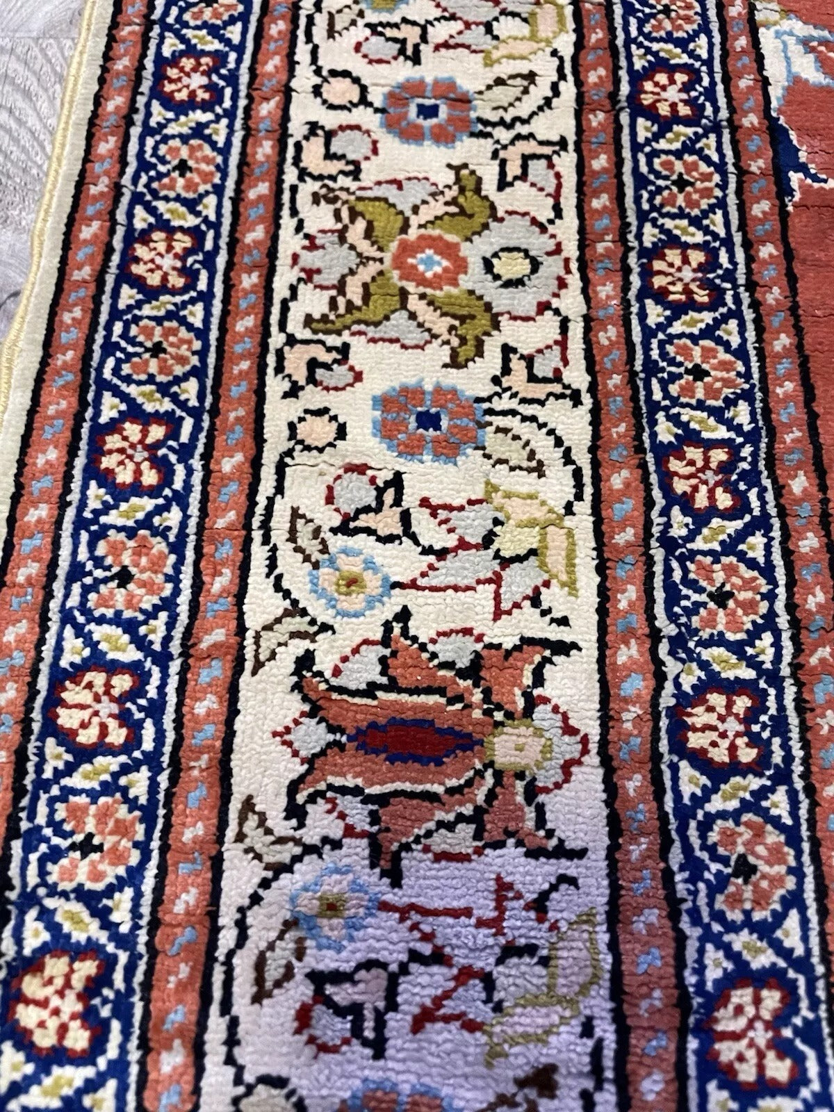 Edge detail of Keyseri rug showing precise weave

