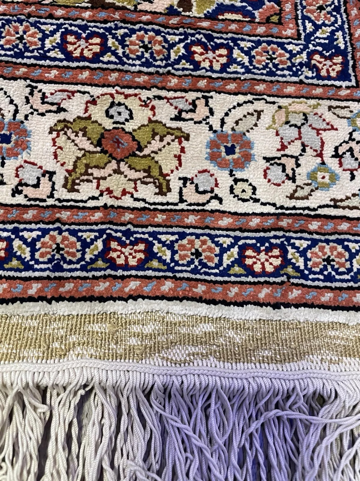 Symmetrical geometric patterns on silk surface


