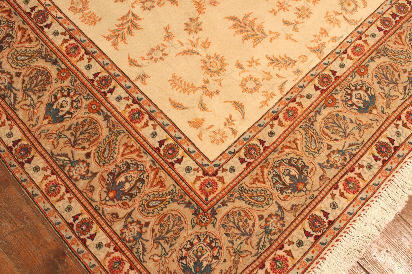 Side view of the Handmade Contemporary Persian Style Tabriz Rug demonstrating texture