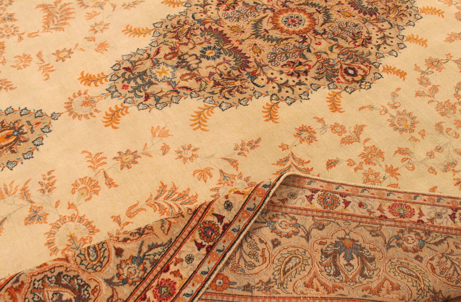  Detailed shot of the wool material used in the Handmade Contemporary Persian Style Tabriz Rug