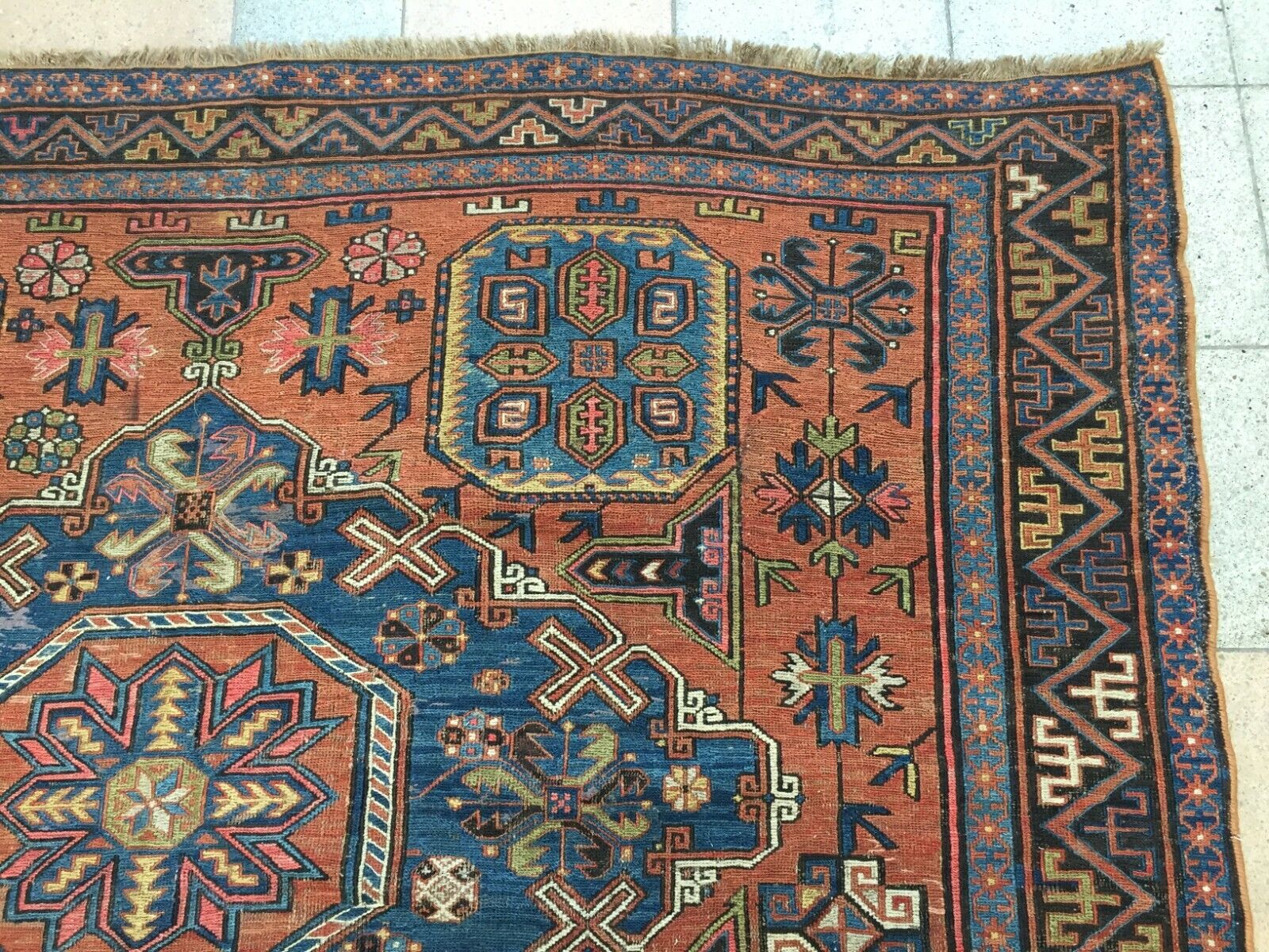 Close-up of the complex borders surrounding the central patterned area