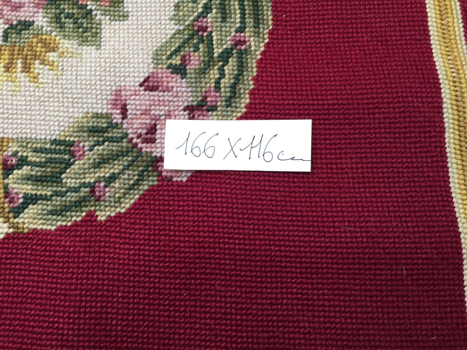 Close-up of the cream border surrounding the red central area