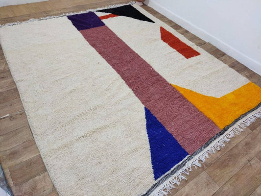 Close texture of hand-knotted wool on cream ground

