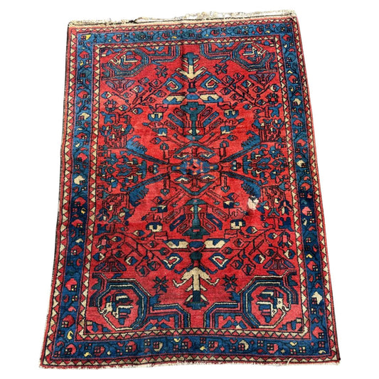 Antique Lilihan rug with central floral medallion

