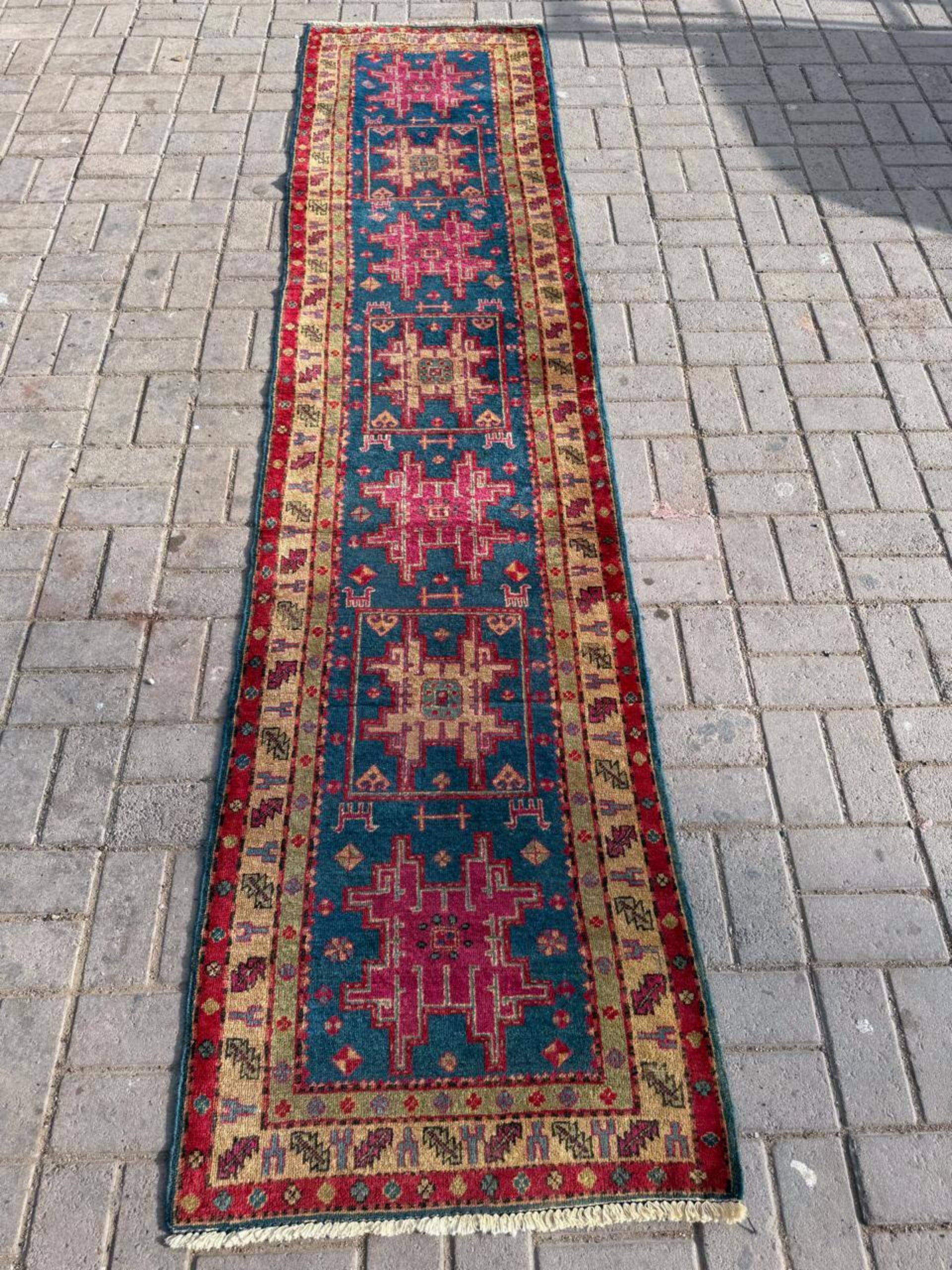 Deep red and fuchsia patterns against turquoise background

