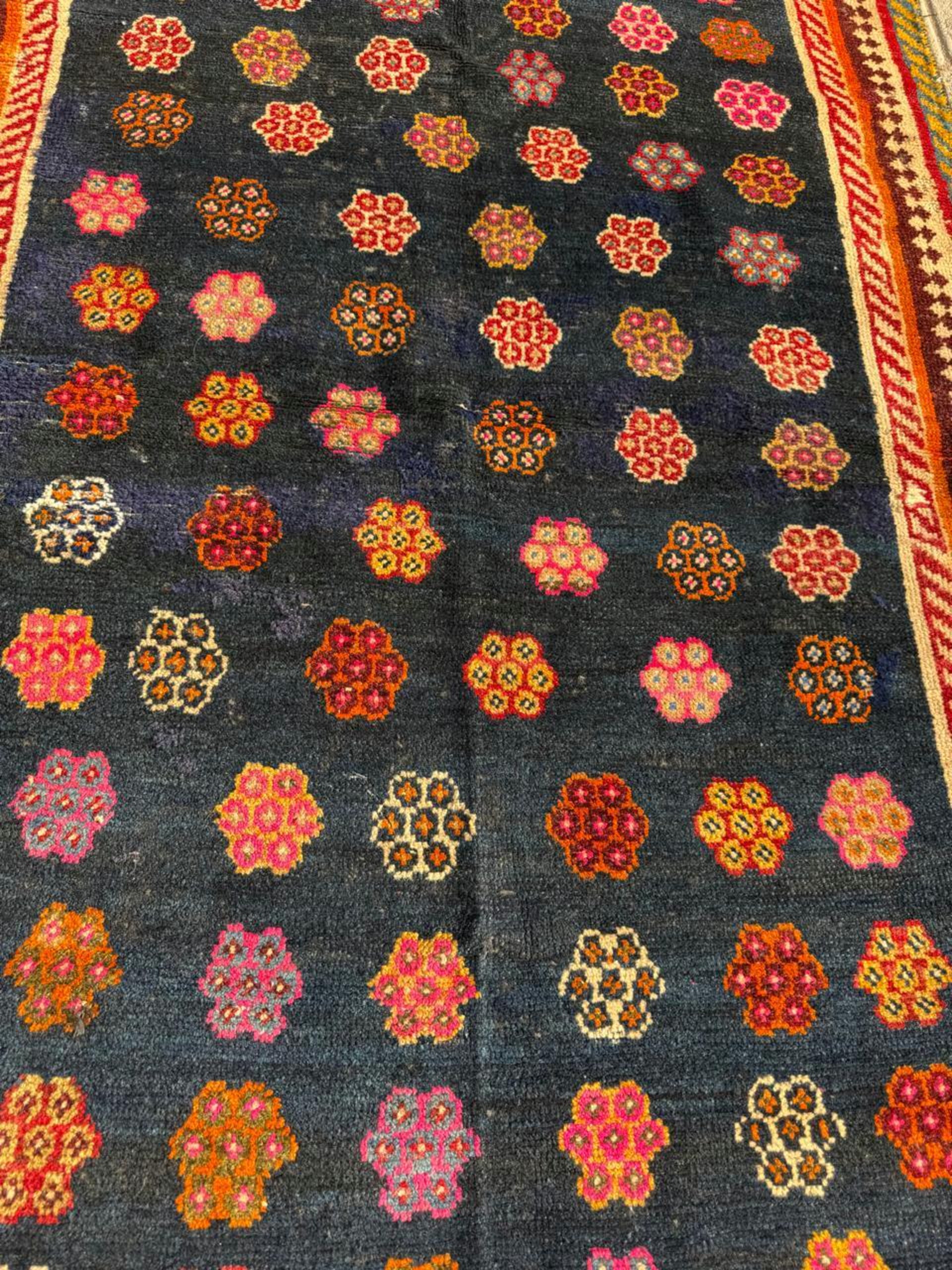 Multi-banded geometric borders in red and cream

