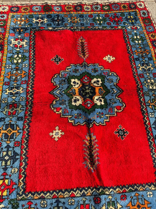 Pillarbox red field with indigo blue central motif

