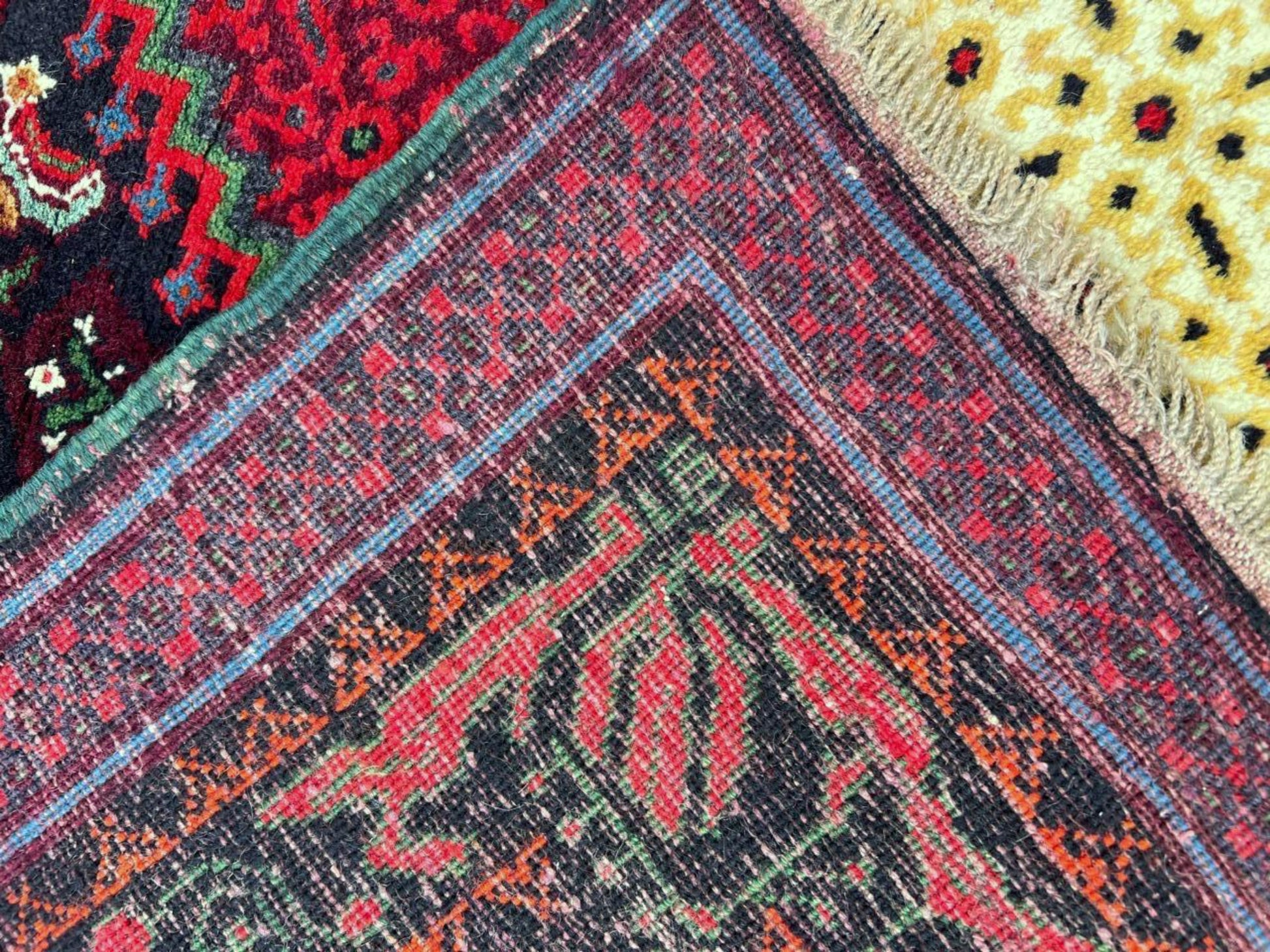 Stylized floral patterns within medallion interior

