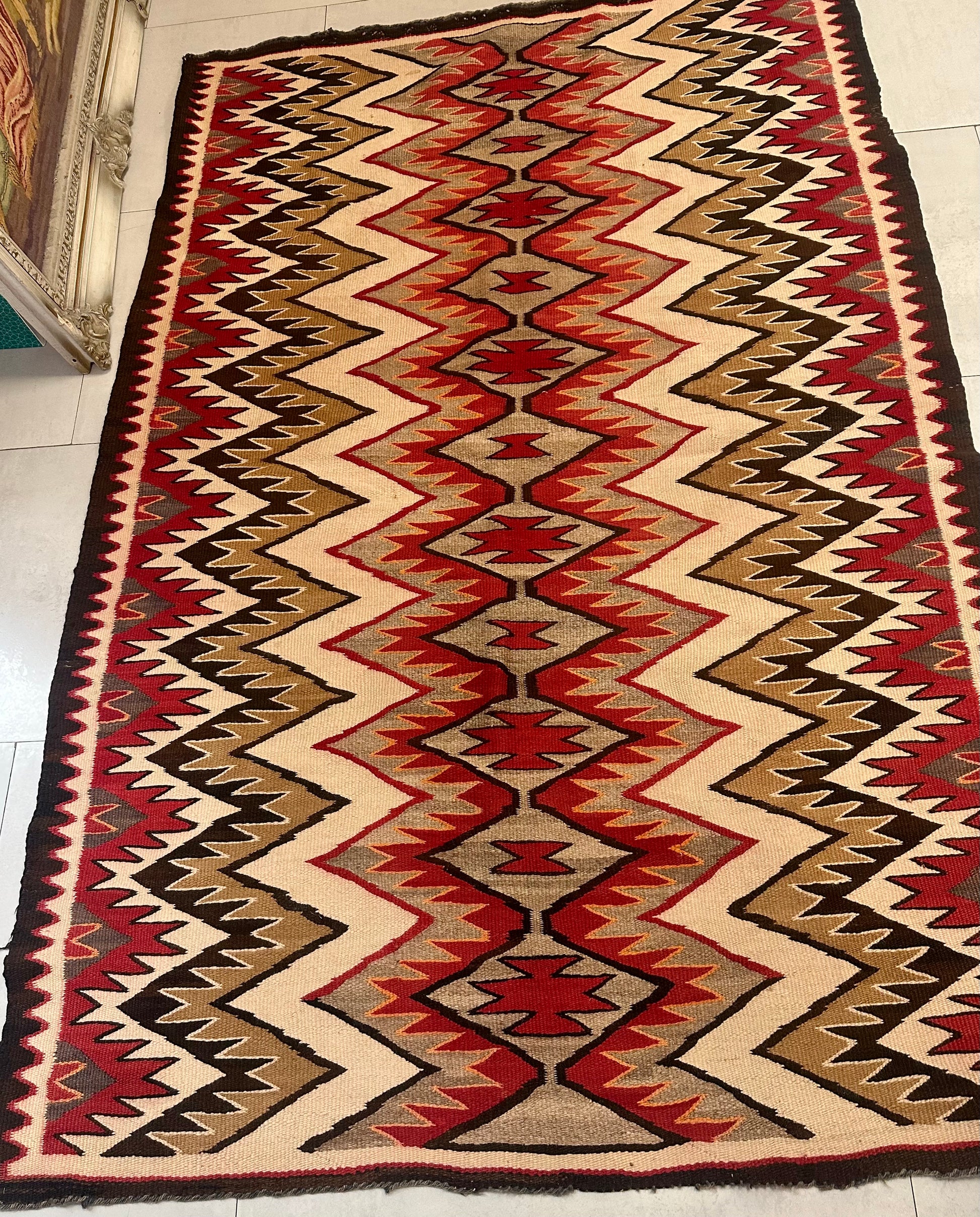 Edge Border of Triangular Motif in Navajo Rug

