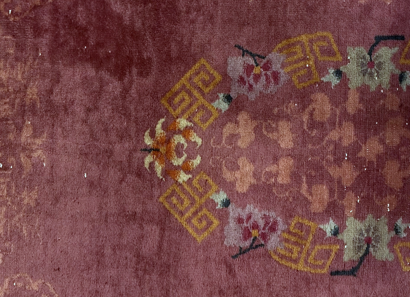 Authentic 1920s Art Deco Chinese rug with bold designs

