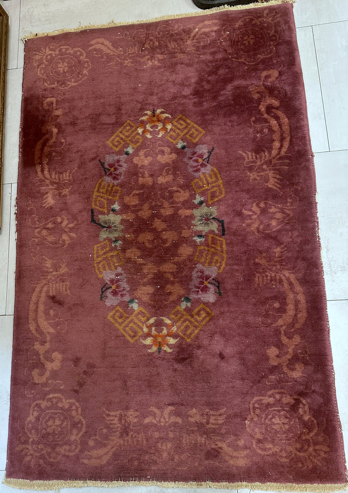 Handwoven wool rug showcasing Art Deco elegance
