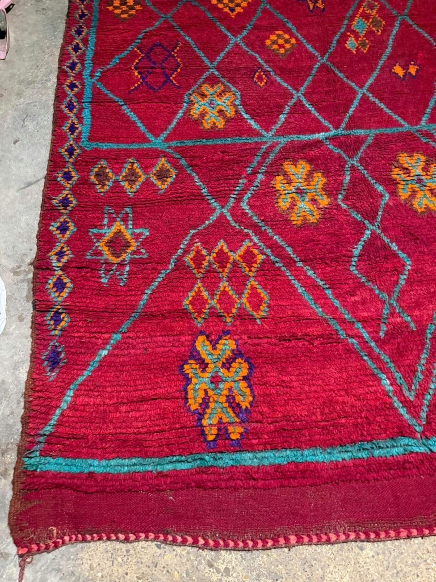 Full rug view showcasing large-scale geometric pattern

