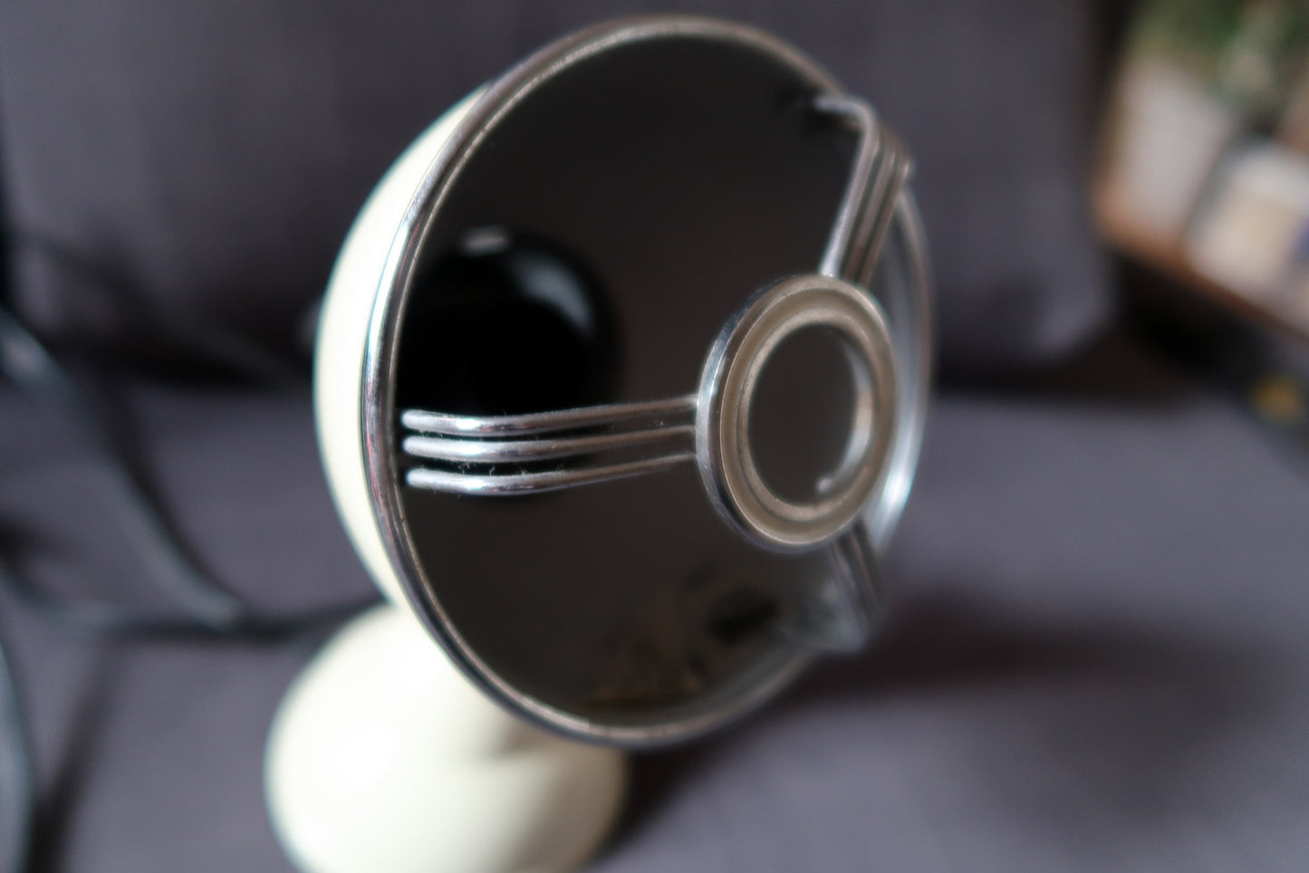 French retro lamp, 1970s design, compact and charming
