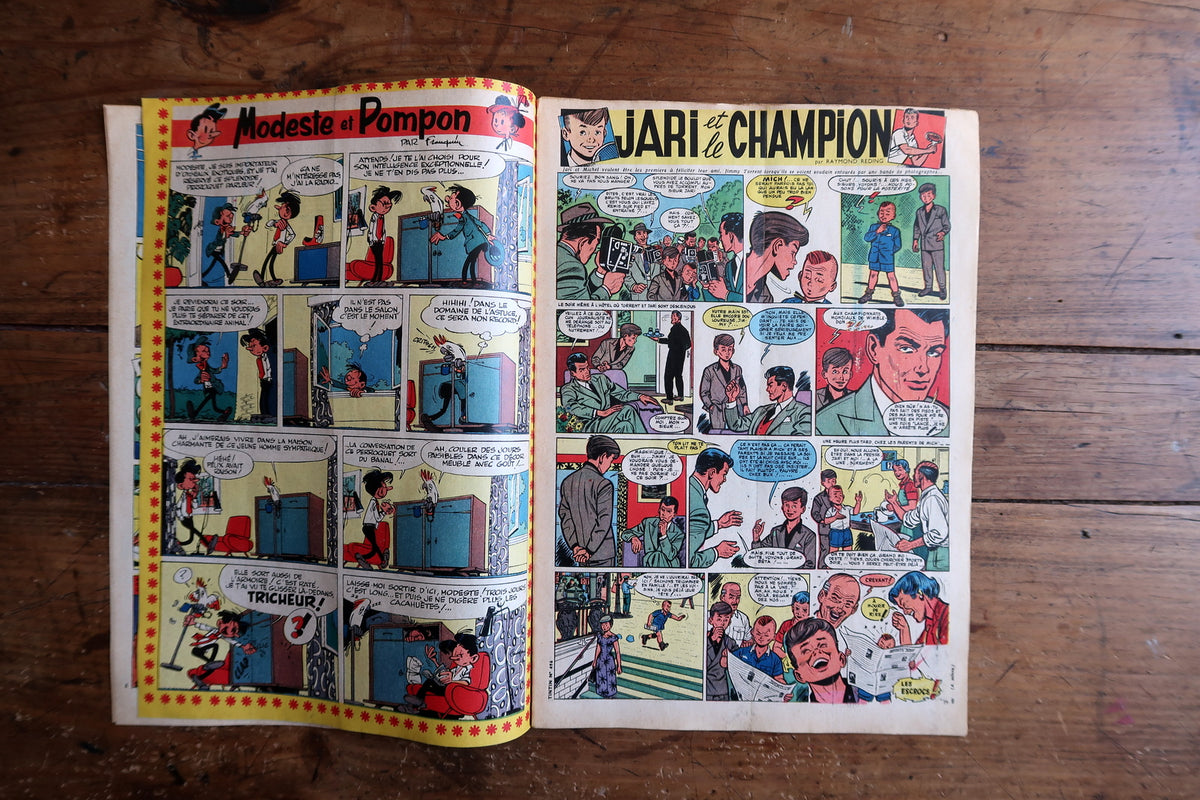 Historic April 1958 Journal Tintin issue highlighting classic Franco-Belgian comic series during the Exposition Universelle de Bruxelles era.