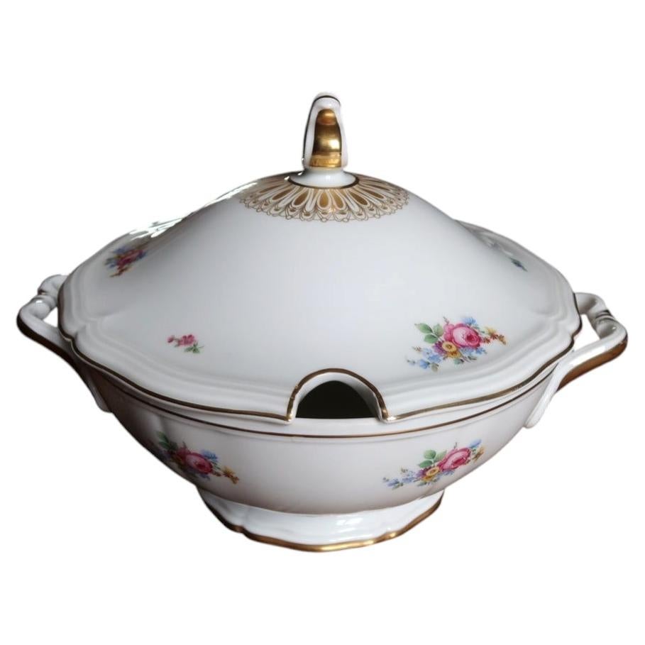 Rosenthal Bavaria Chippendale porcelain tureen with floral decoration, gold detailing and domed lid