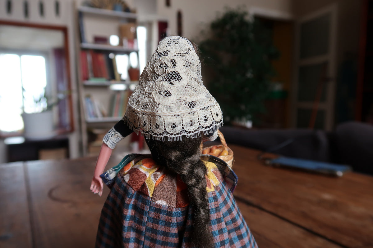 Raised lace headdress seen from behind