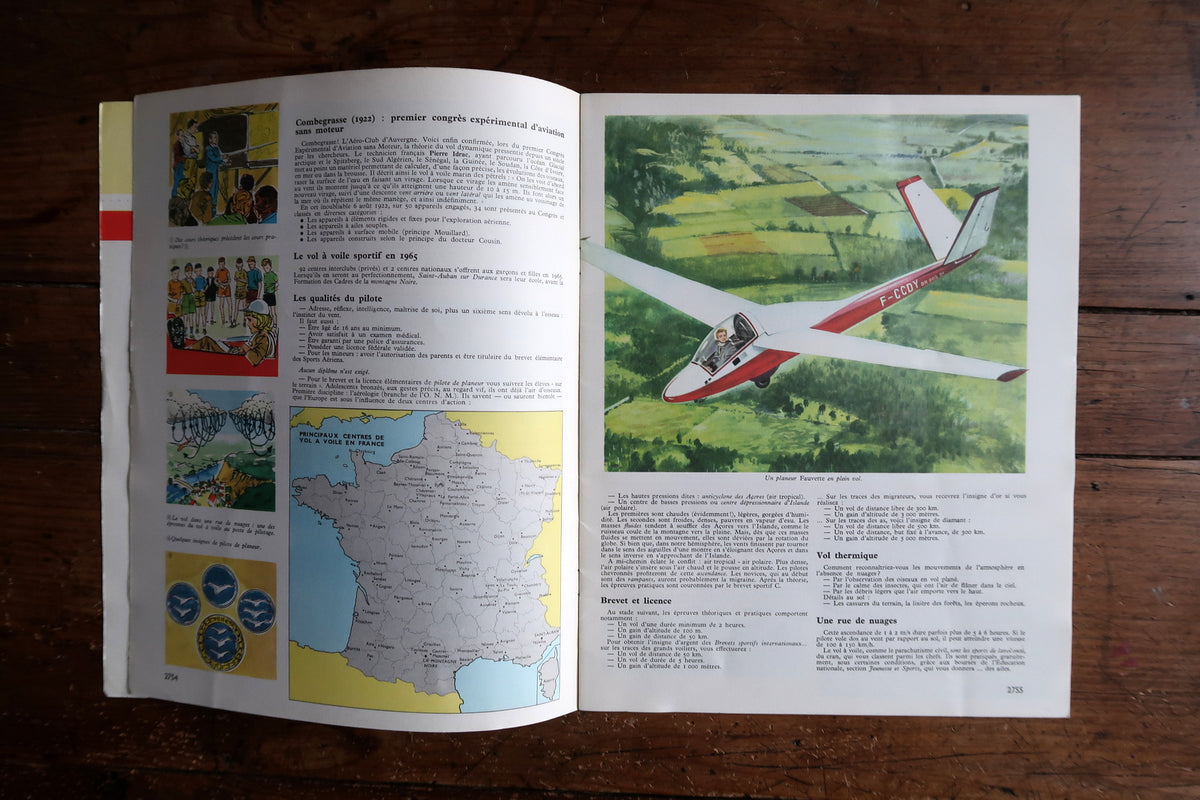 Turenne article beside a colour reconstruction of the ancient Roman Forum.