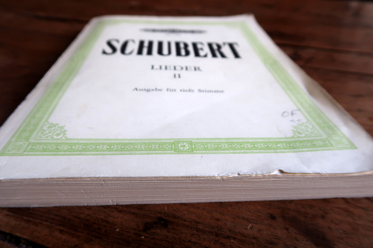 Full front cover showing Schubert Lieder II and Ausgabe für tiefe Stimme.